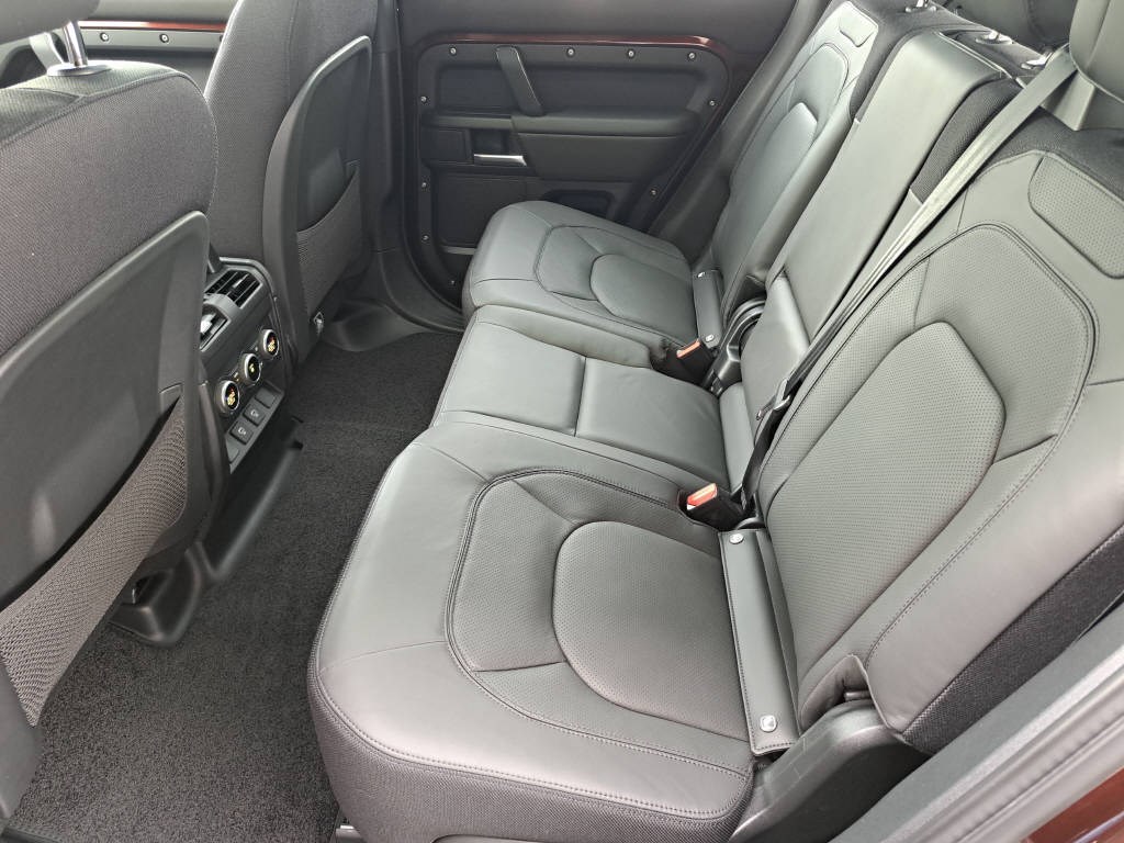 LAND ROVER Defender 110 3.0 D I6 250cv Sedona Edition-image-10