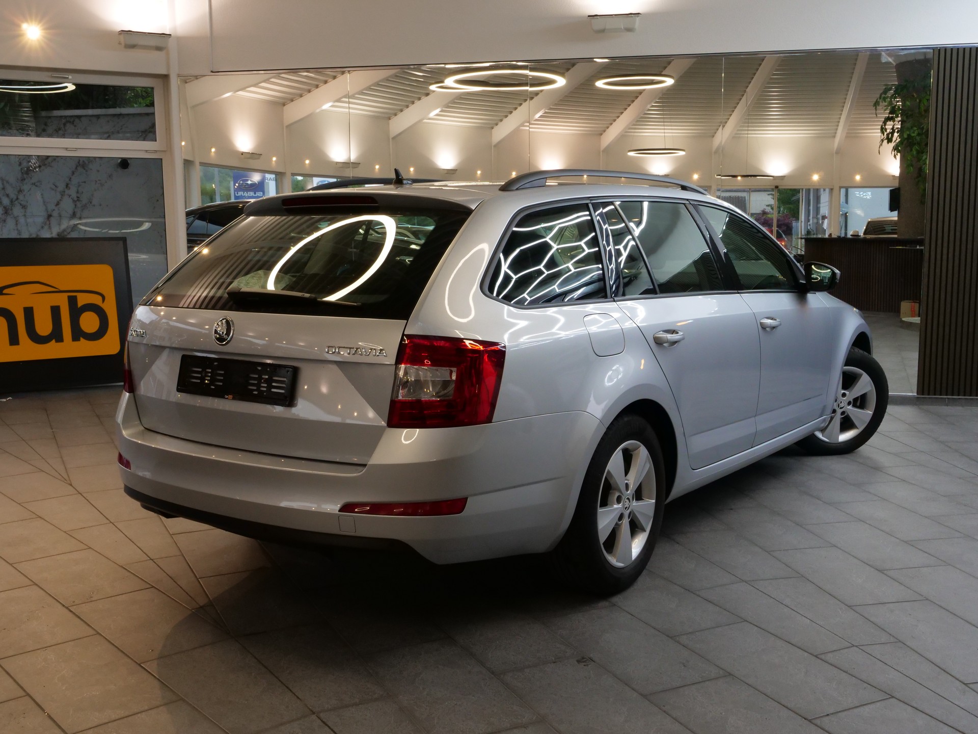 SKODA Octavia Combi 2.0 TDI Elegance DSG-showroom-element-2