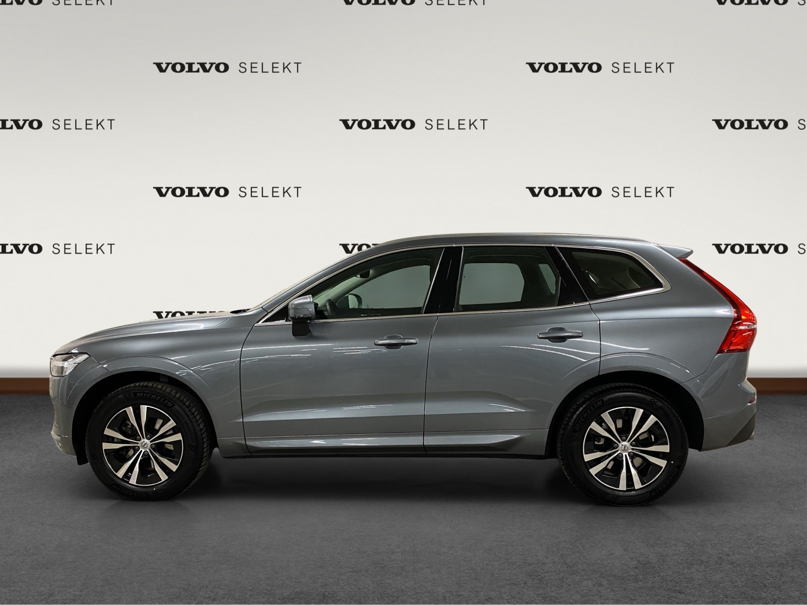 VOLVO XC60 2.0 B4 MH Momentum-showroom-element-1