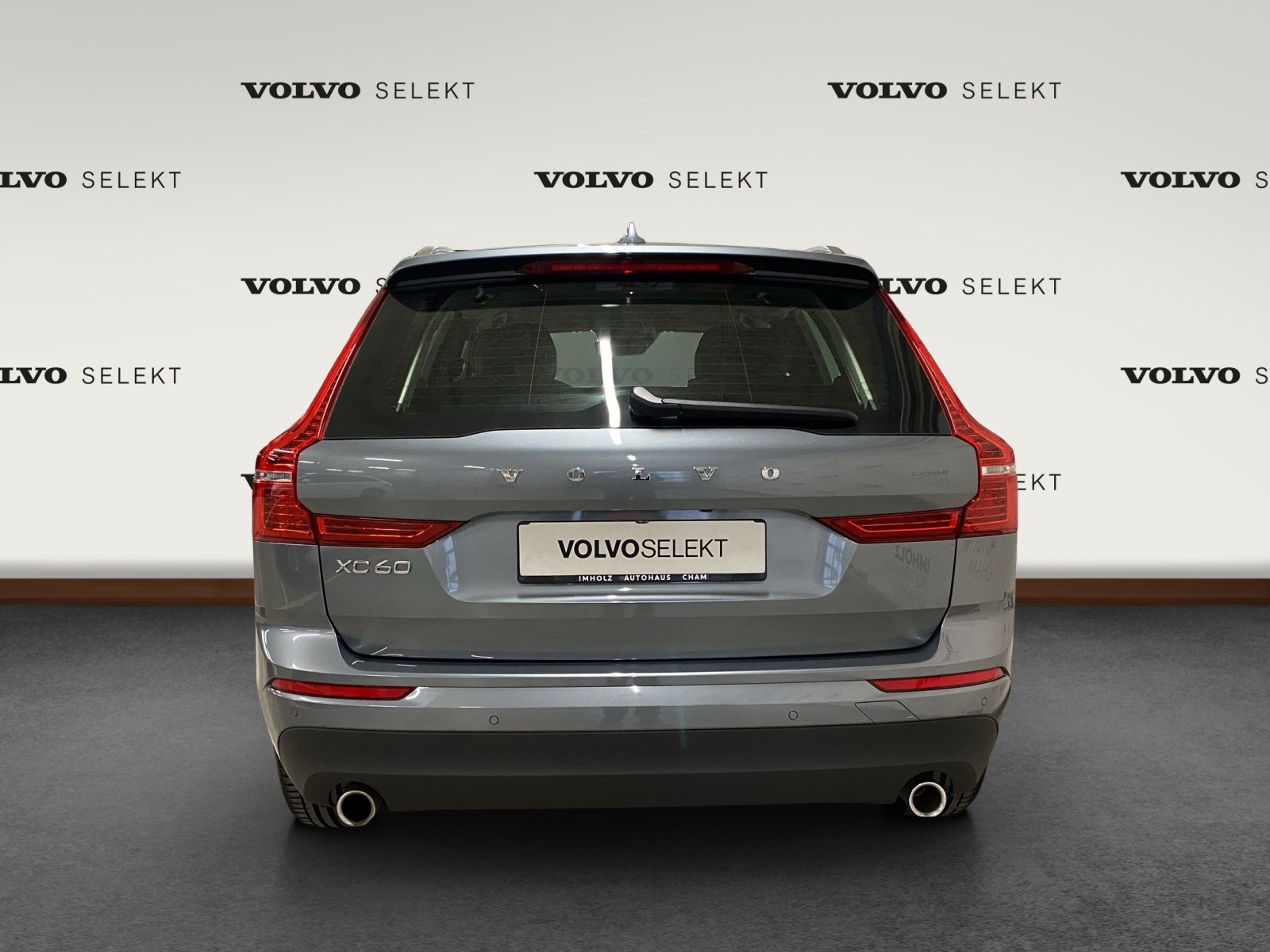 VOLVO XC60 2.0 B4 MH Momentum-showroom-element-3