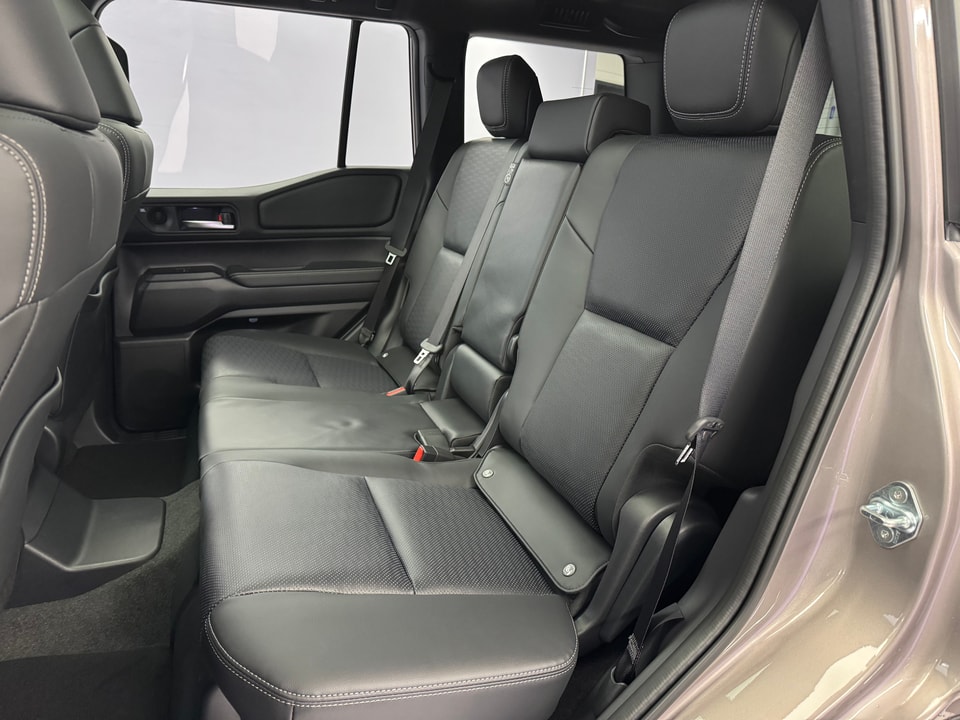 Land Cruiser 2.8 D 48V Invincible AWD