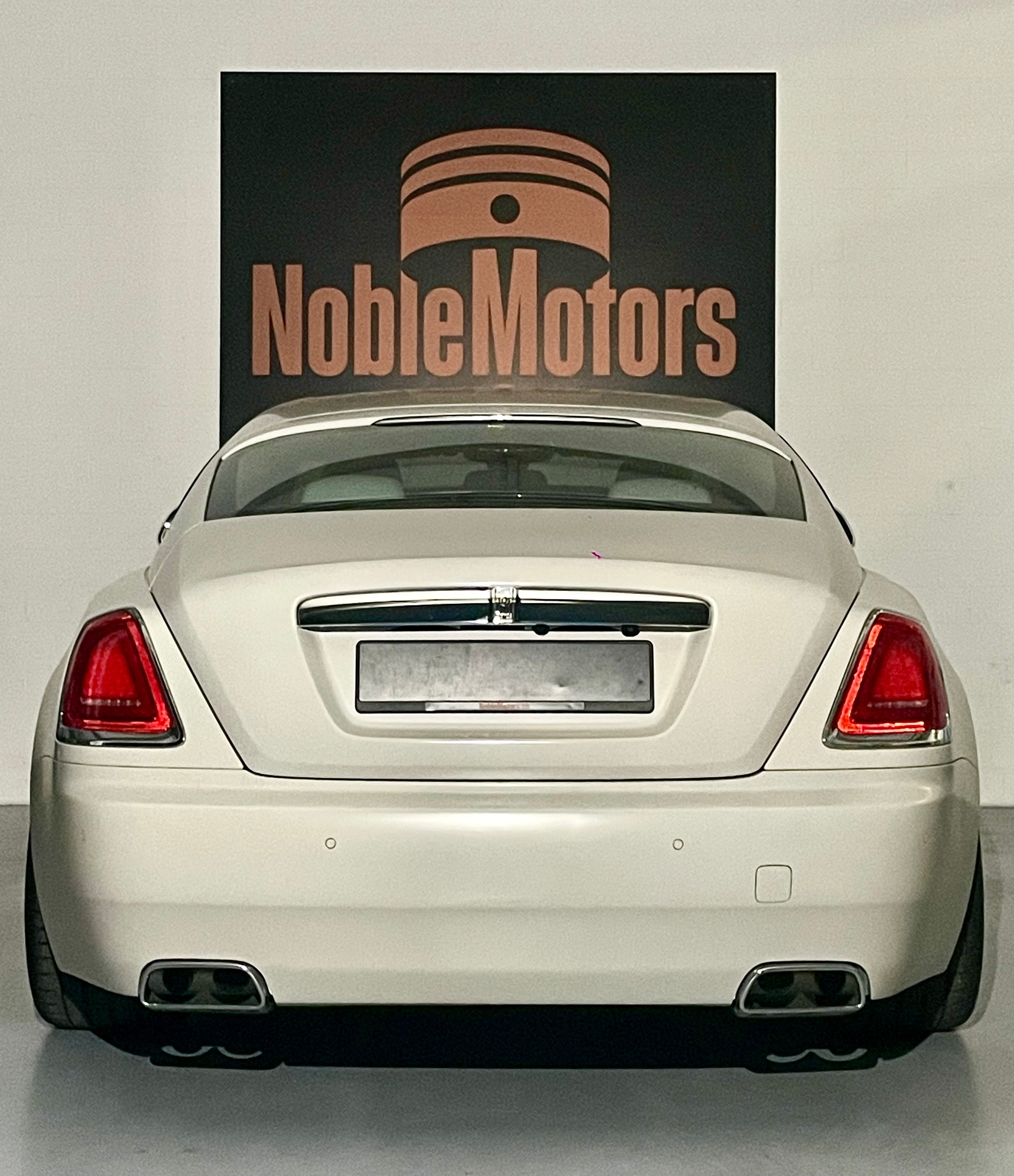 ROLLS-ROYCE Wraith 6.6V12 NEBULA EDITONE / CH- Fzg. / Matt-Lackierung-showroom-element-1