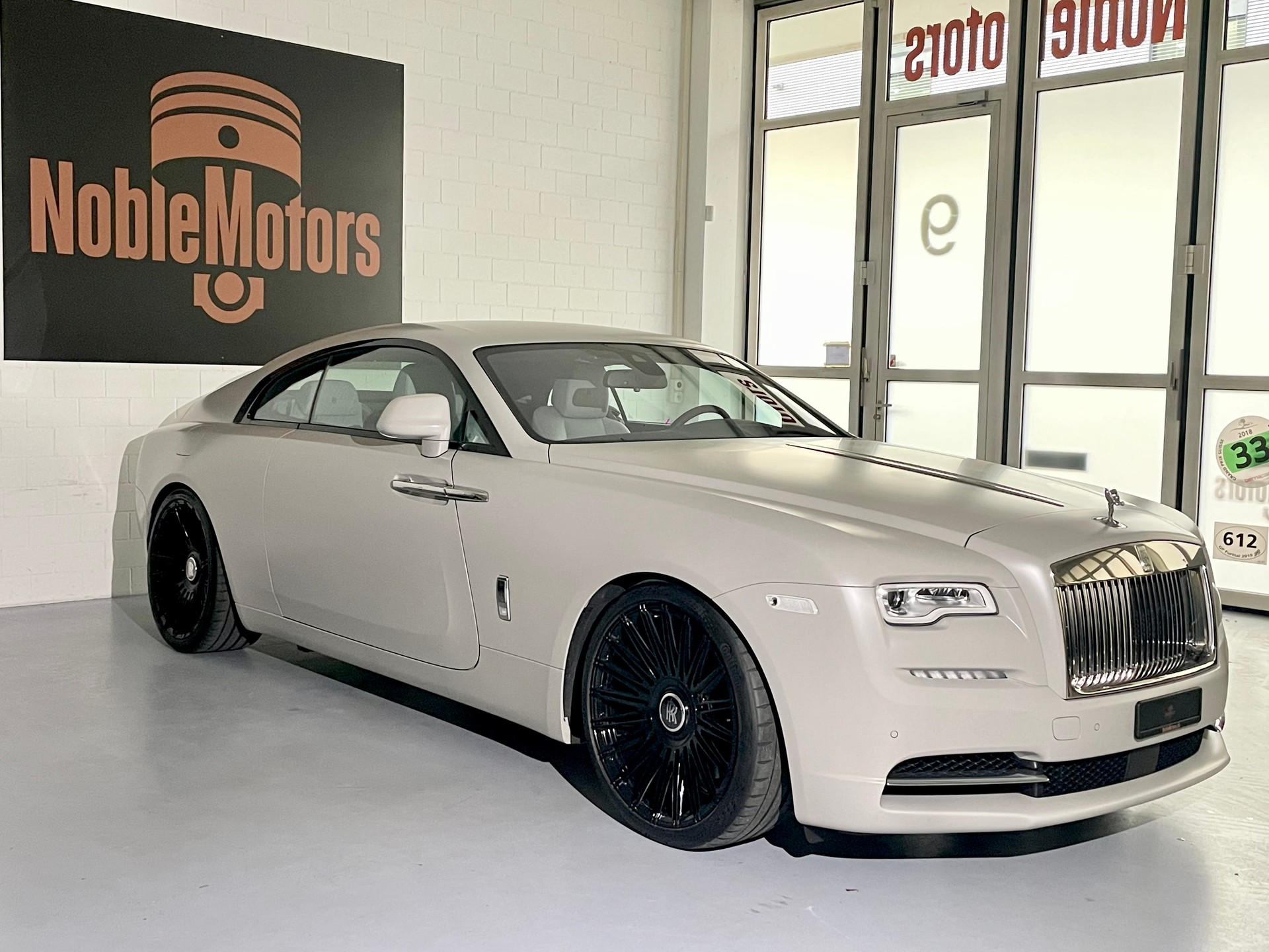 ROLLS-ROYCE Wraith 6.6V12 NEBULA EDITONE / CH- Fzg. / Matt-Lackierung-showroom-element-3
