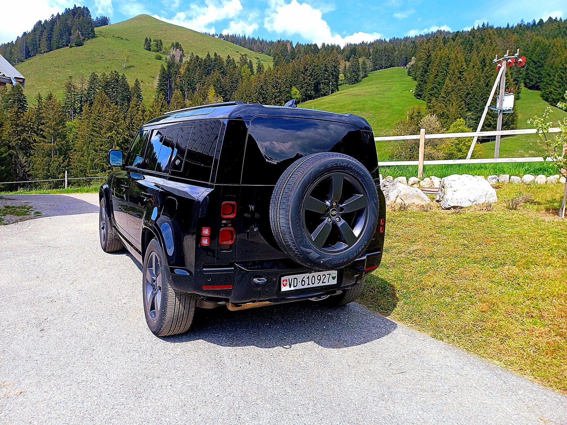 LAND ROVER Defender 110 P400e Si4 PHEV X-Dynamic HSE AT8-image-1