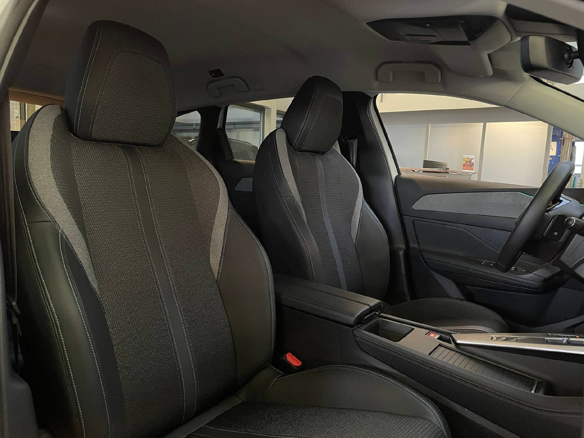 PEUGEOT 308 SW 1.5 BlueHDi Allure-image-7