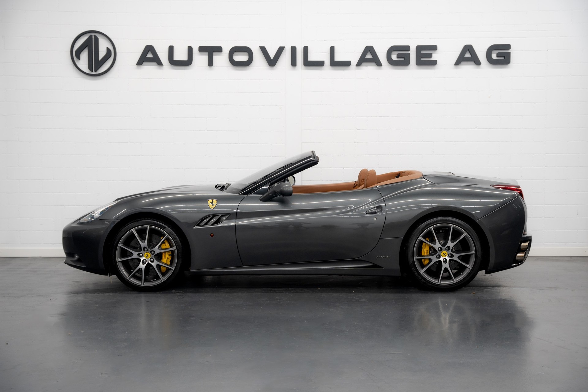 FERRARI California 4.3 V8-showroom-element-2