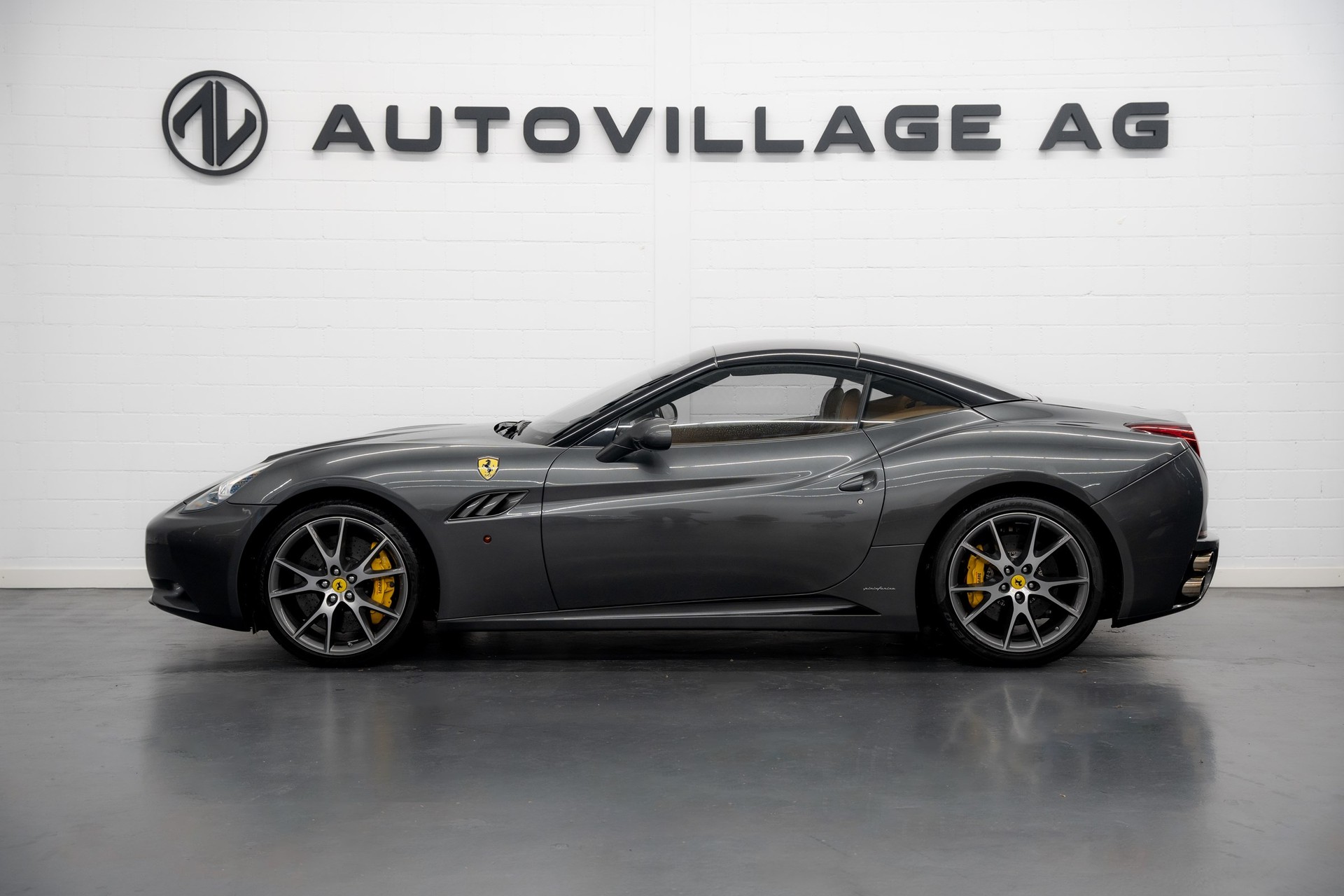 FERRARI California 4.3 V8-showroom-element-3