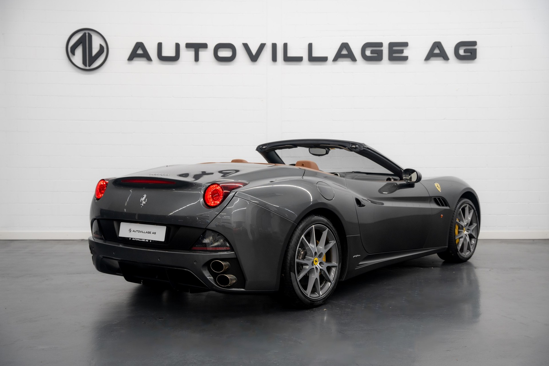 FERRARI California 4.3 V8-showroom-element-1