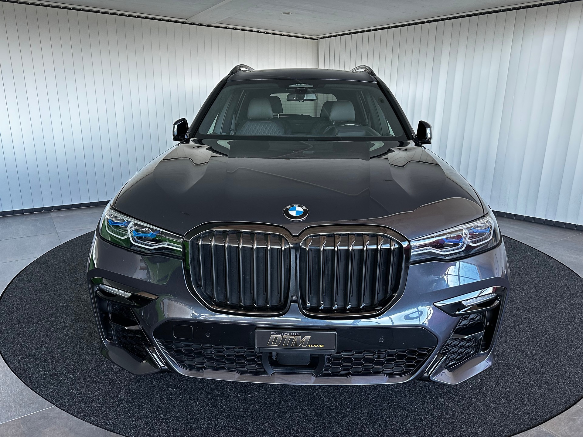 BMW X7 xDrive 48V 40d-showroom-element-1