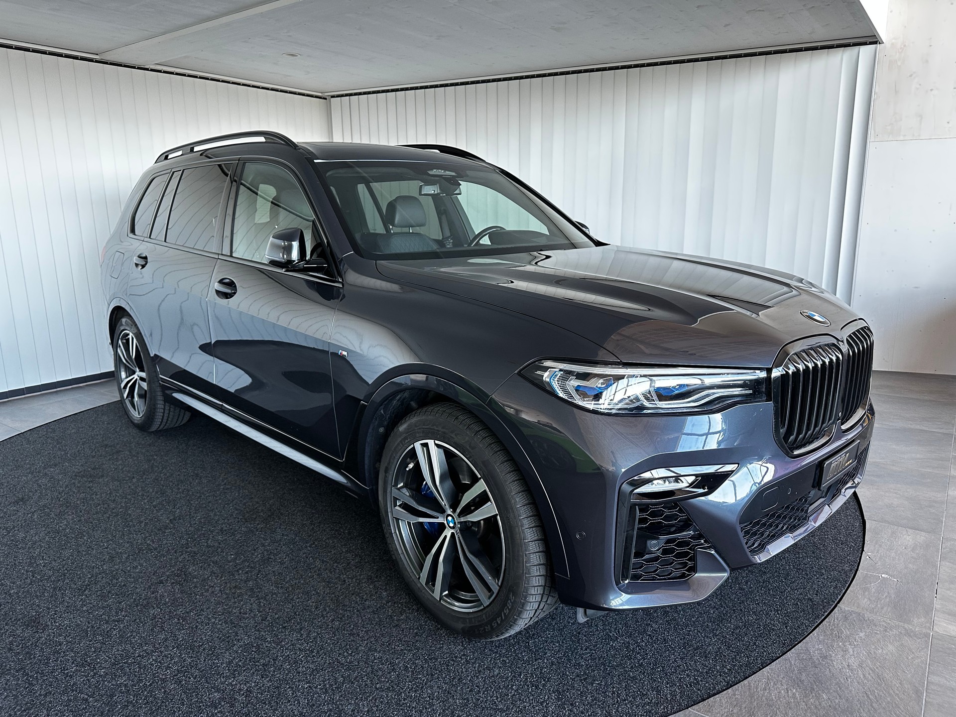 BMW X7 xDrive 48V 40d-showroom-element-2