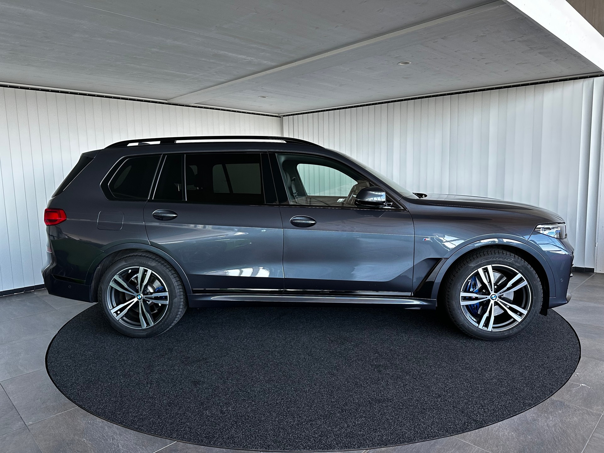 BMW X7 xDrive 48V 40d-showroom-element-3