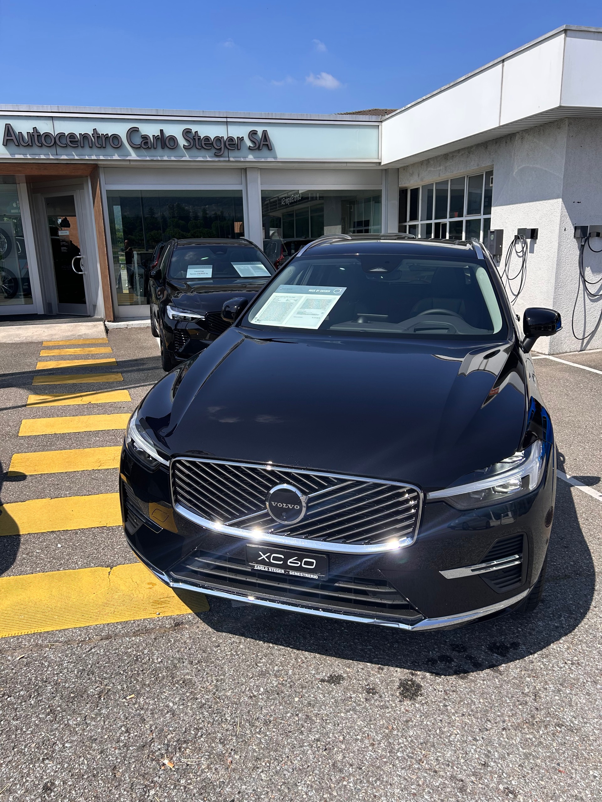 VOLVO XC60 T8 eAWD PluginHybrid Ultra Bright Geartronic-showroom-element-2