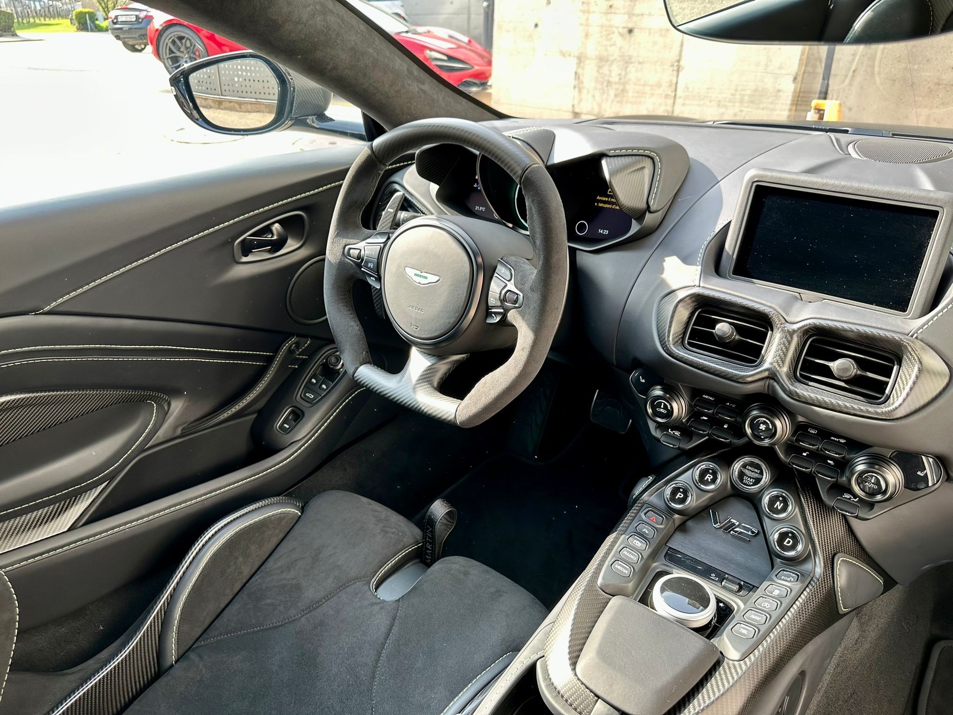 ASTON MARTIN V12 Vantage Roadster Limited Edition No.77/249-image-13