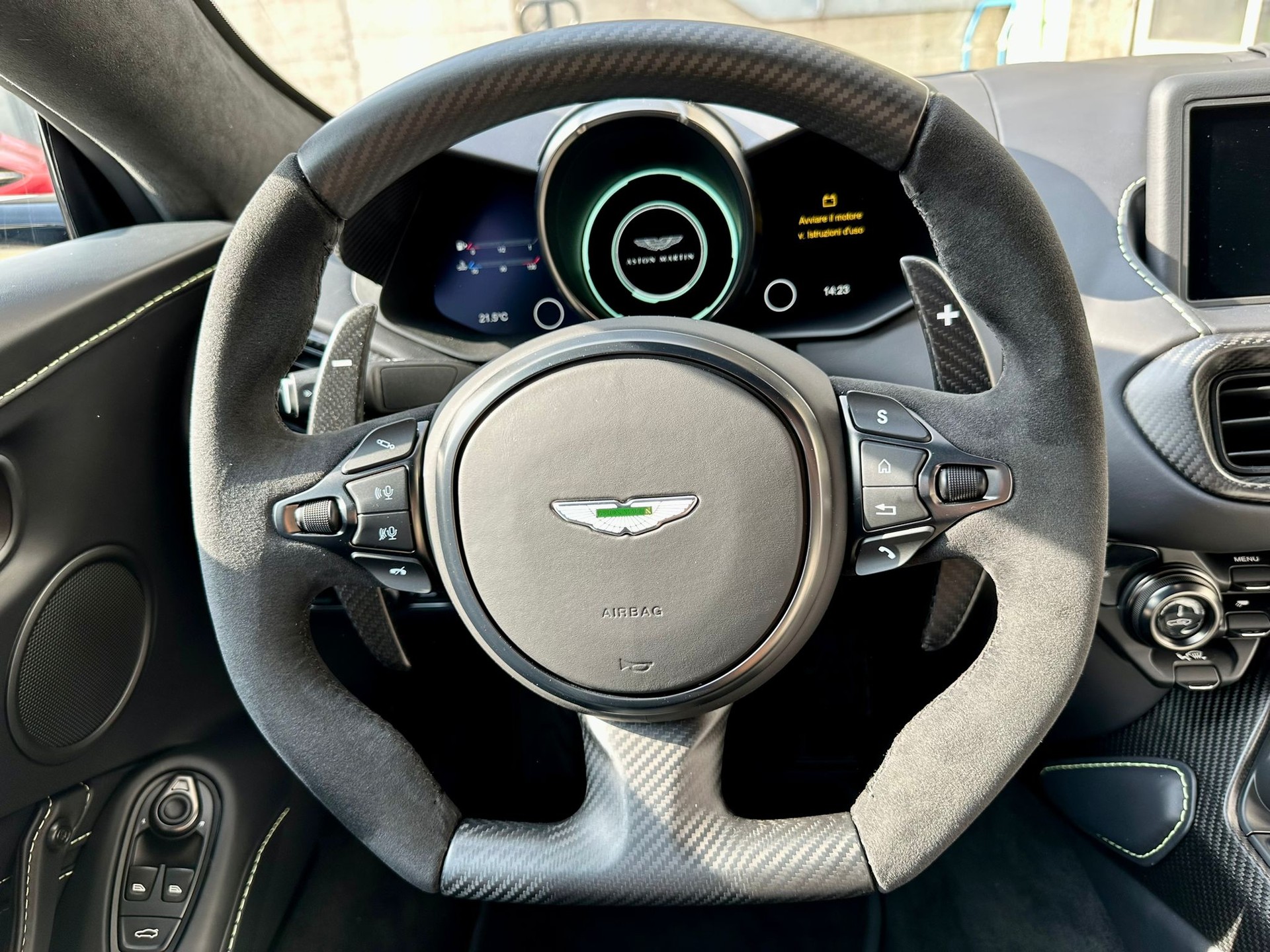 ASTON MARTIN V12 Vantage Roadster Limited Edition No.77/249-image-10