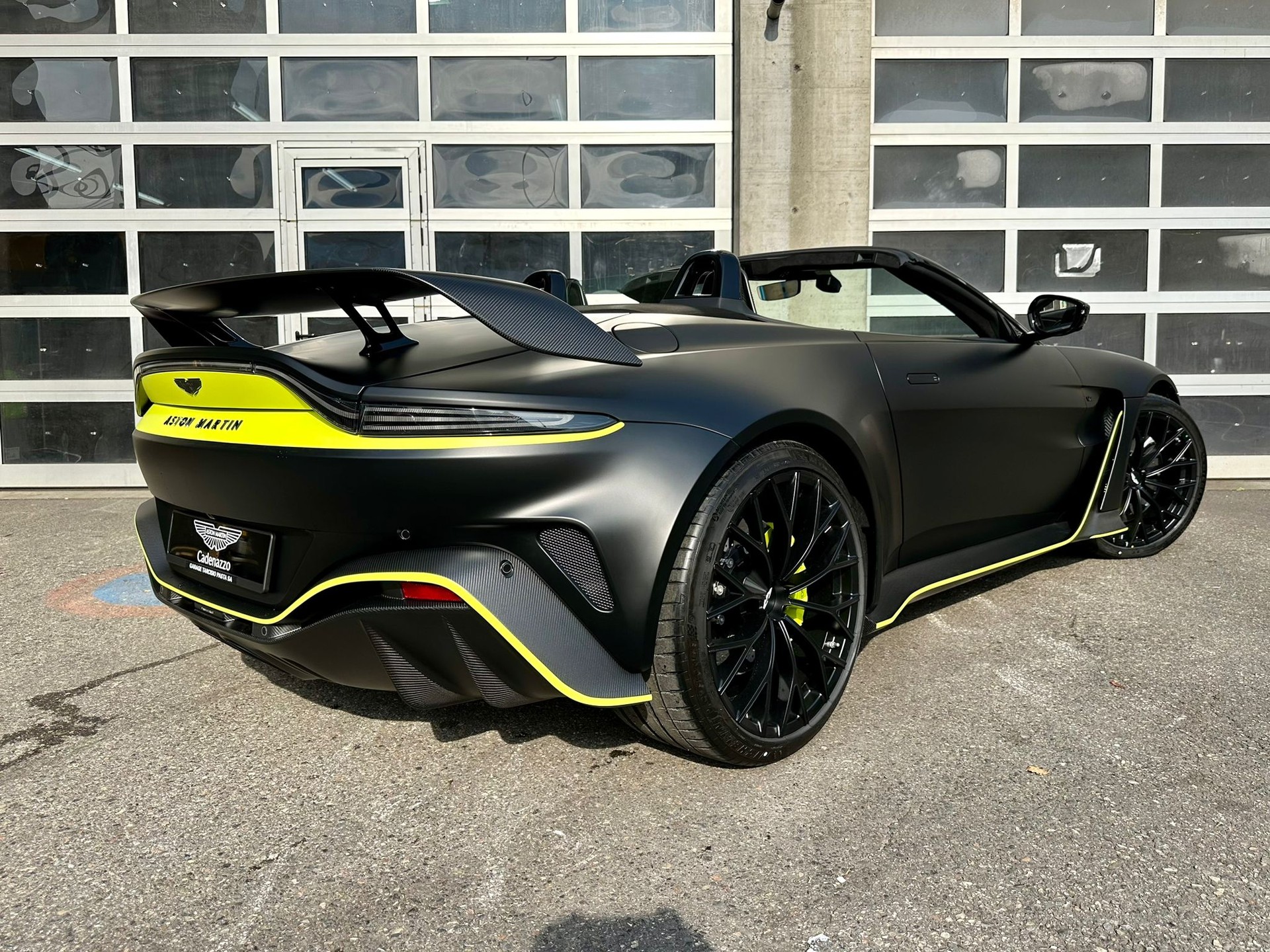 ASTON MARTIN V12 Vantage Roadster Limited Edition No.77/249-image-6