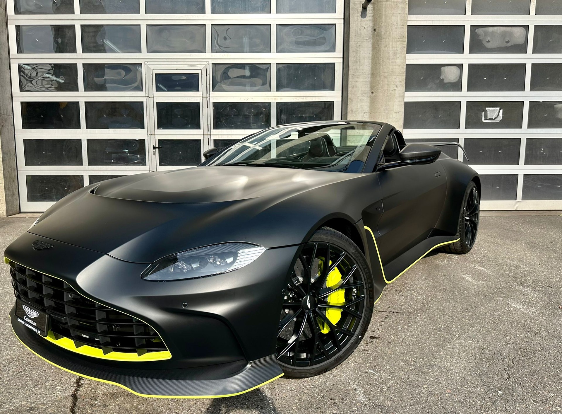 ASTON MARTIN V12 Vantage Roadster Limited Edition No.77/249-image-1
