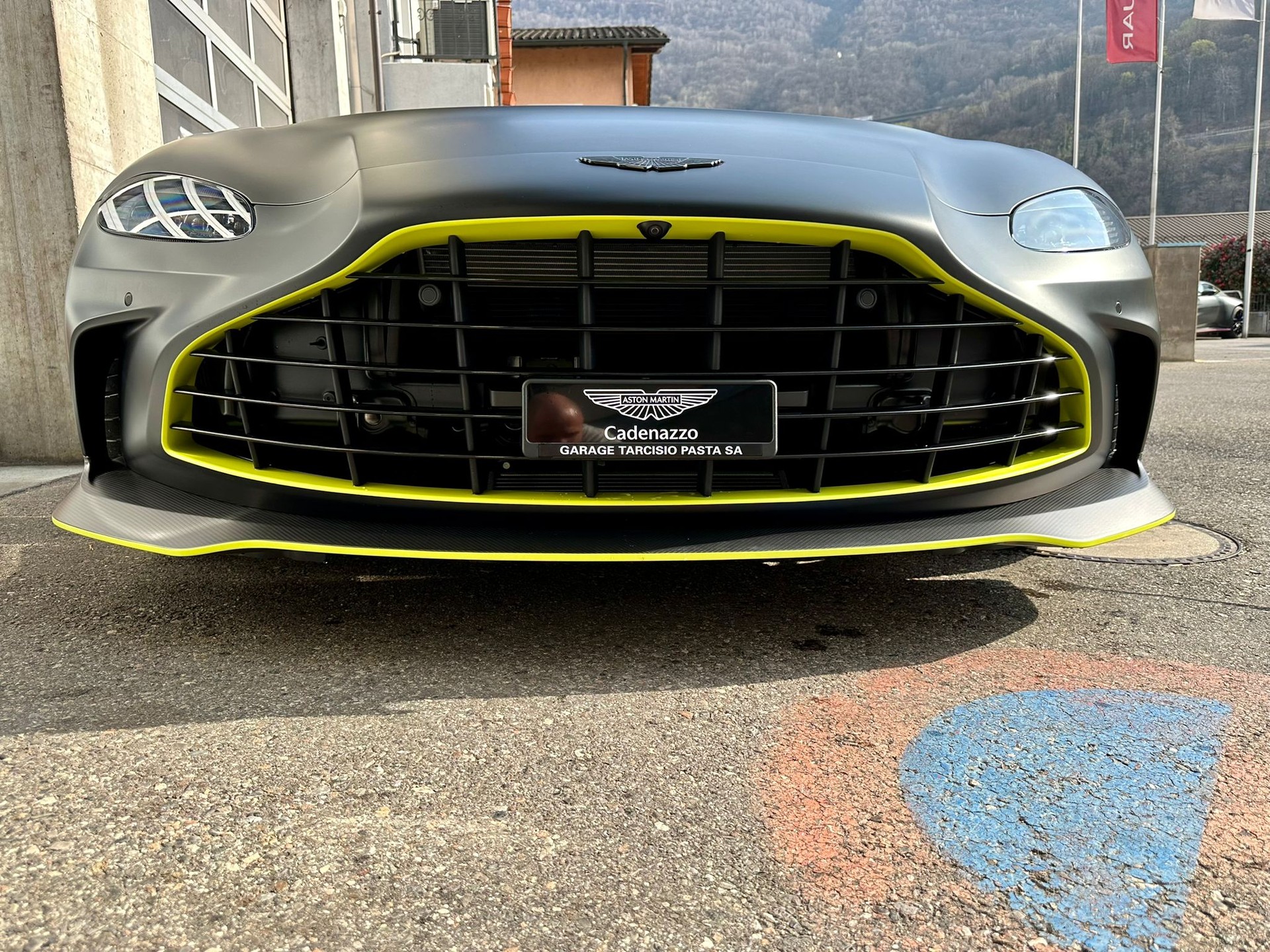 ASTON MARTIN V12 Vantage Roadster Limited Edition No.77/249-image-5