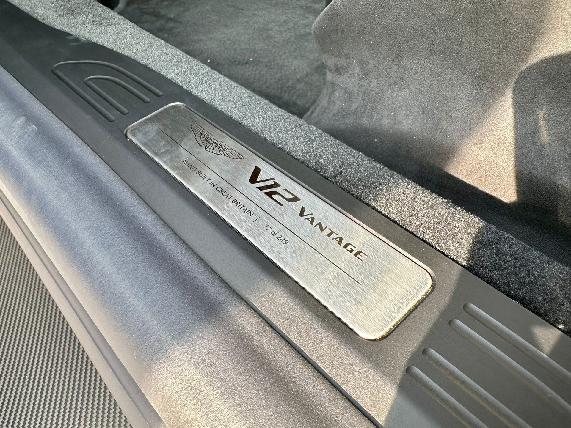 ASTON MARTIN V12 Vantage Roadster Limited Edition No.77/249-image-11