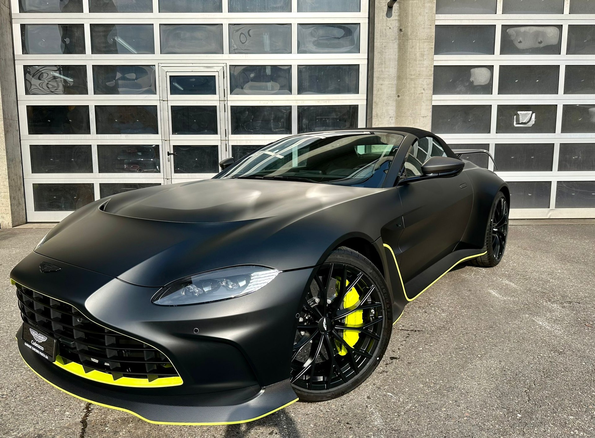 ASTON MARTIN V12 Vantage Roadster Limited Edition No.77/249-image-2