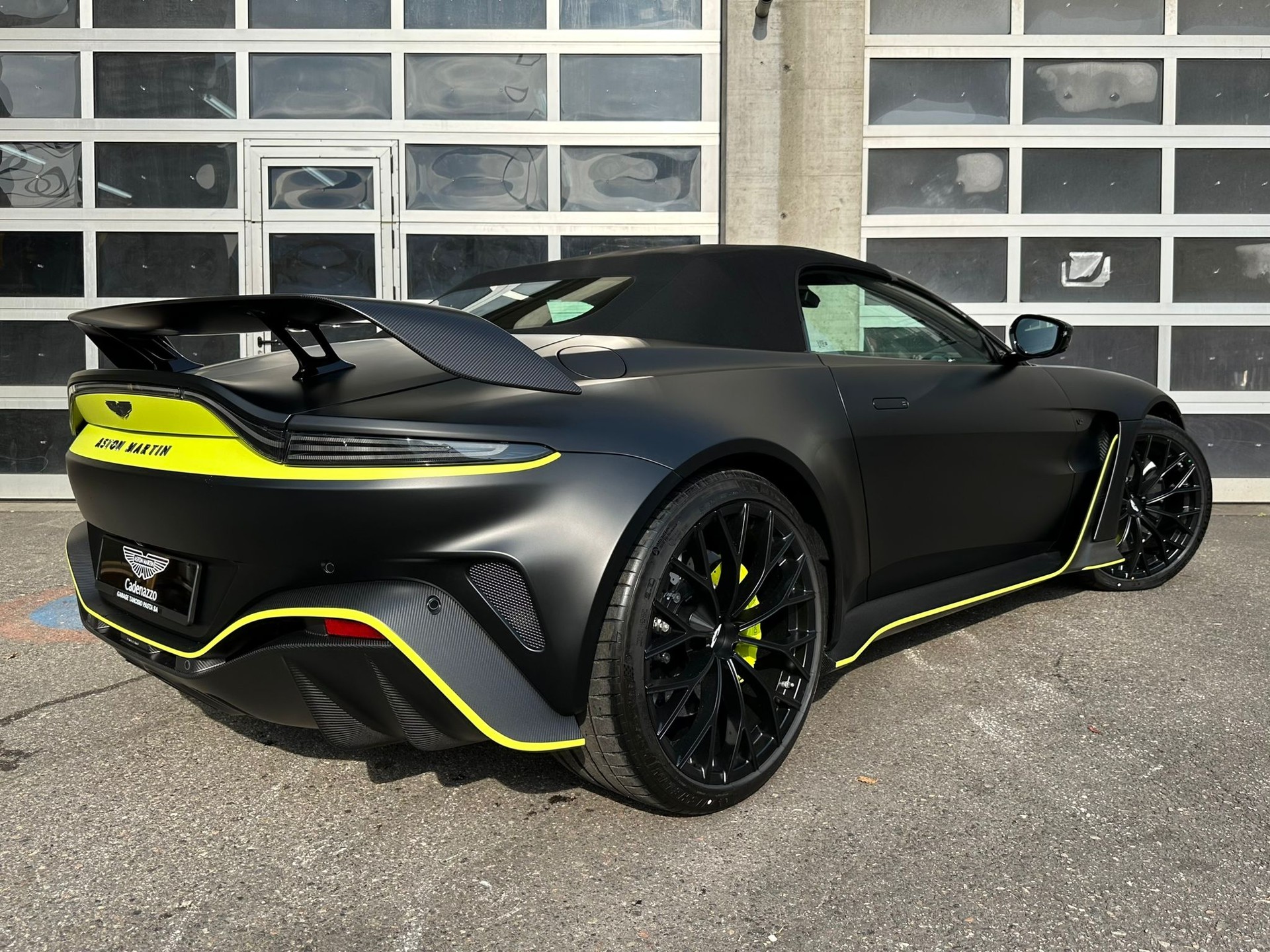 ASTON MARTIN V12 Vantage Roadster Limited Edition No.77/249-image-3