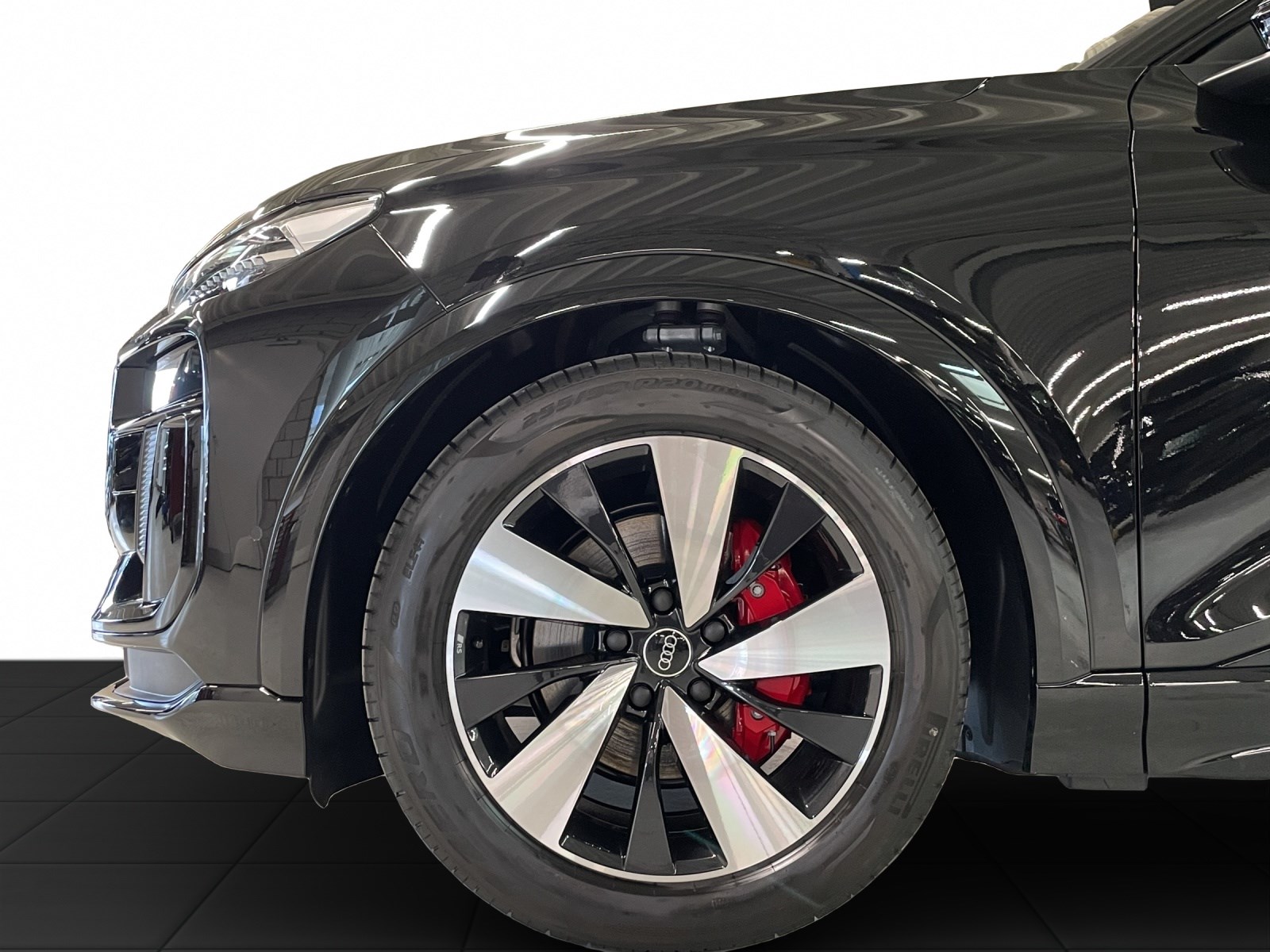 AUDI Q6 e-tron quattro-image-8