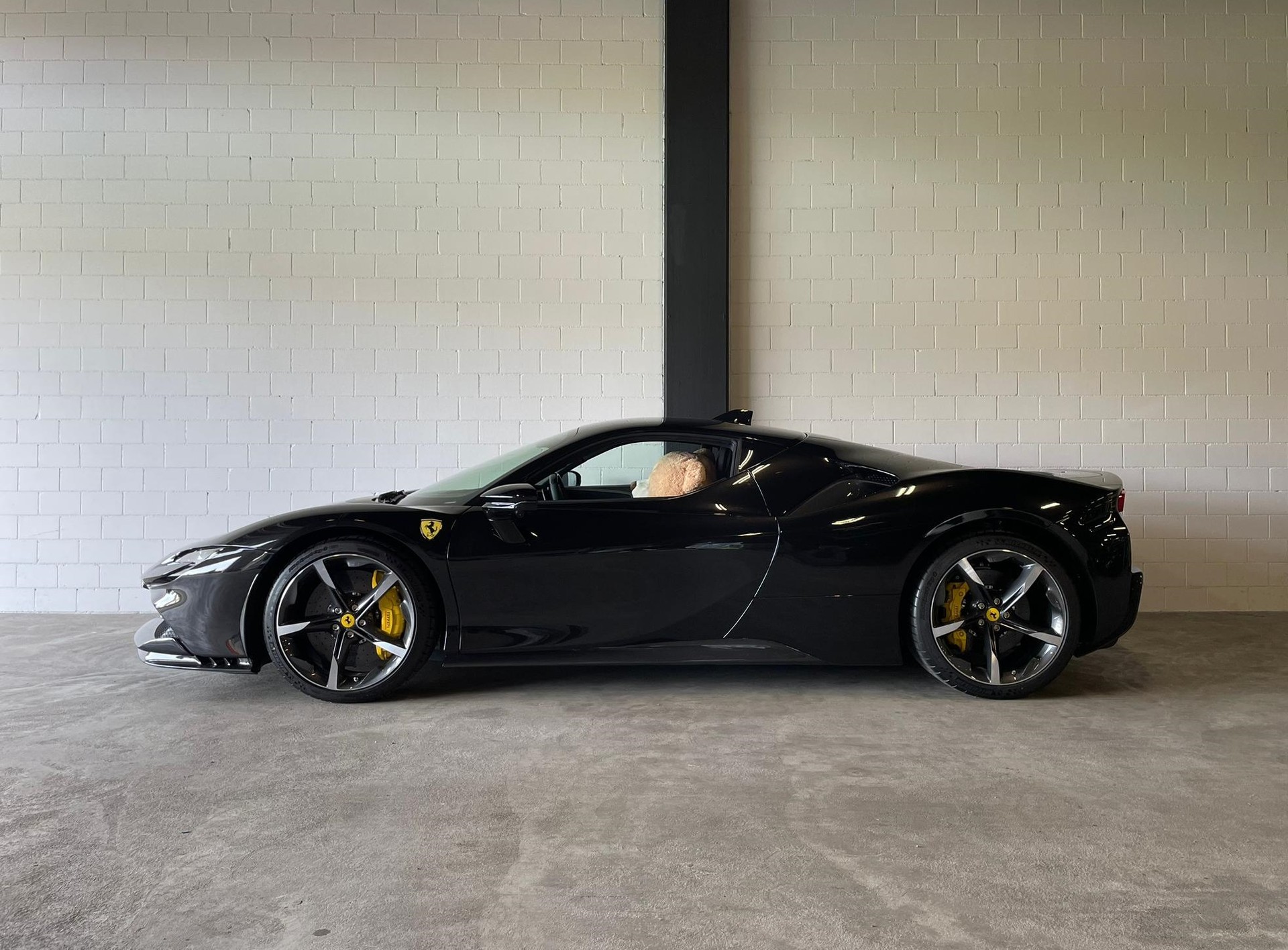 FERRARI SF90 Stradale