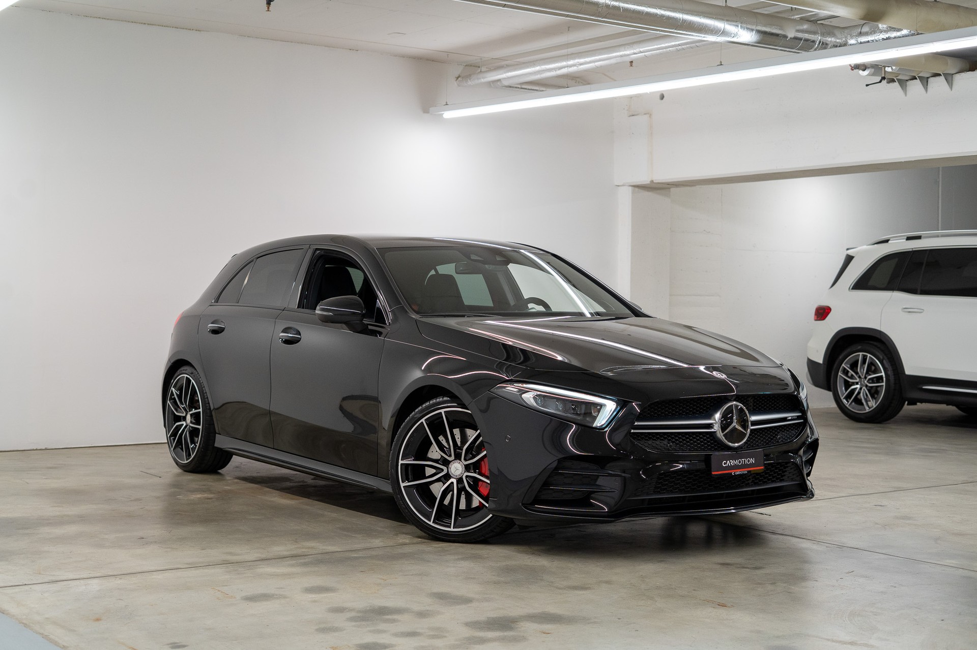 MERCEDES-BENZ A 35 AMG 4matic-showroom-element-2