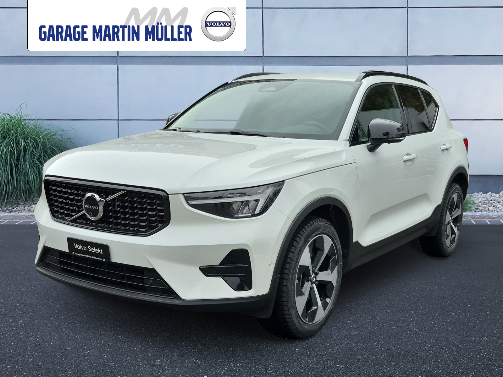 VOLVO XC40 2.0 B3 MH Plus Dark (SUV / Geländewagen) Volvo VOLVO XC40 2.0 B3 MH Plus Dark (SUV / Geländewagen)