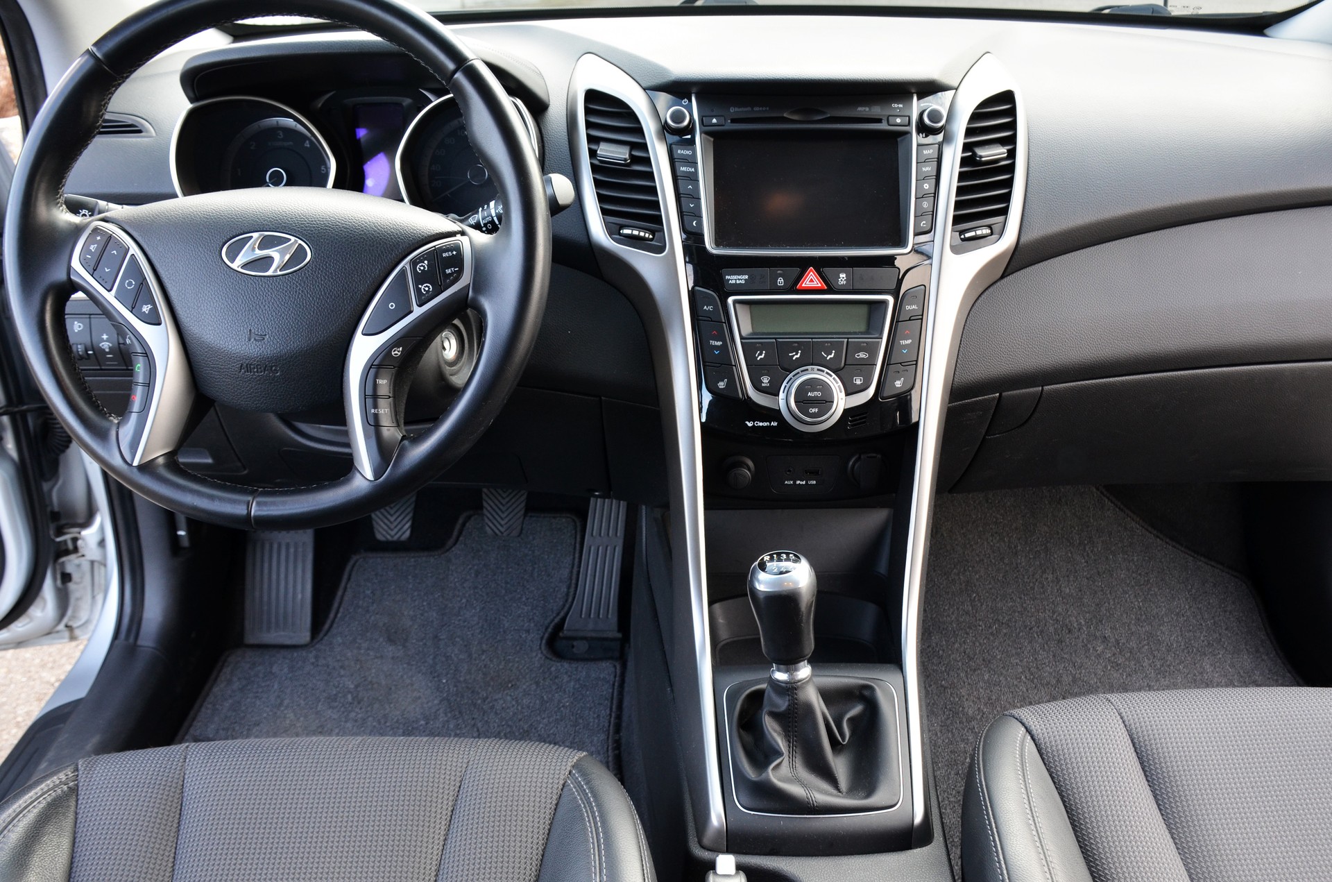 HYUNDAI i30 Wagon 1.6 CRDi Style-image-9
