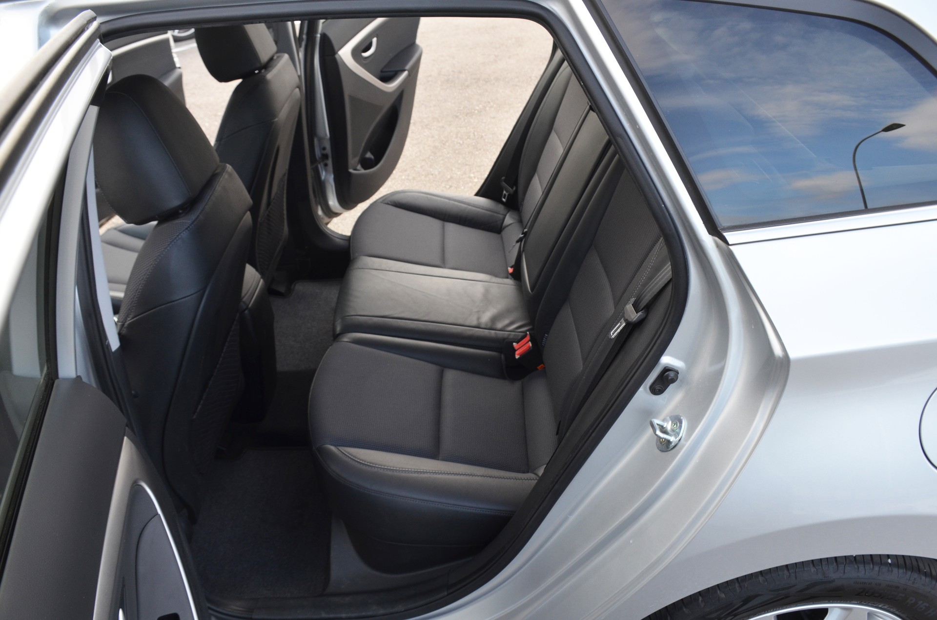 HYUNDAI i30 Wagon 1.6 CRDi Style-image-13