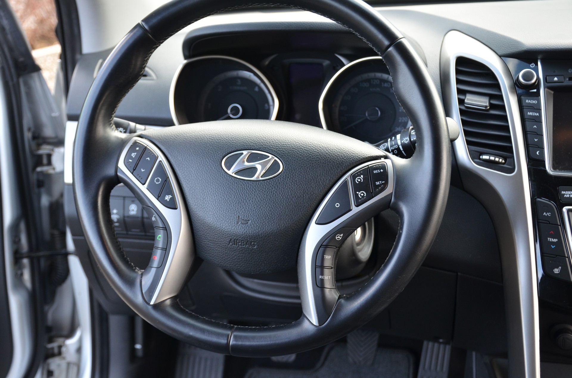 HYUNDAI i30 Wagon 1.6 CRDi Style-image-10