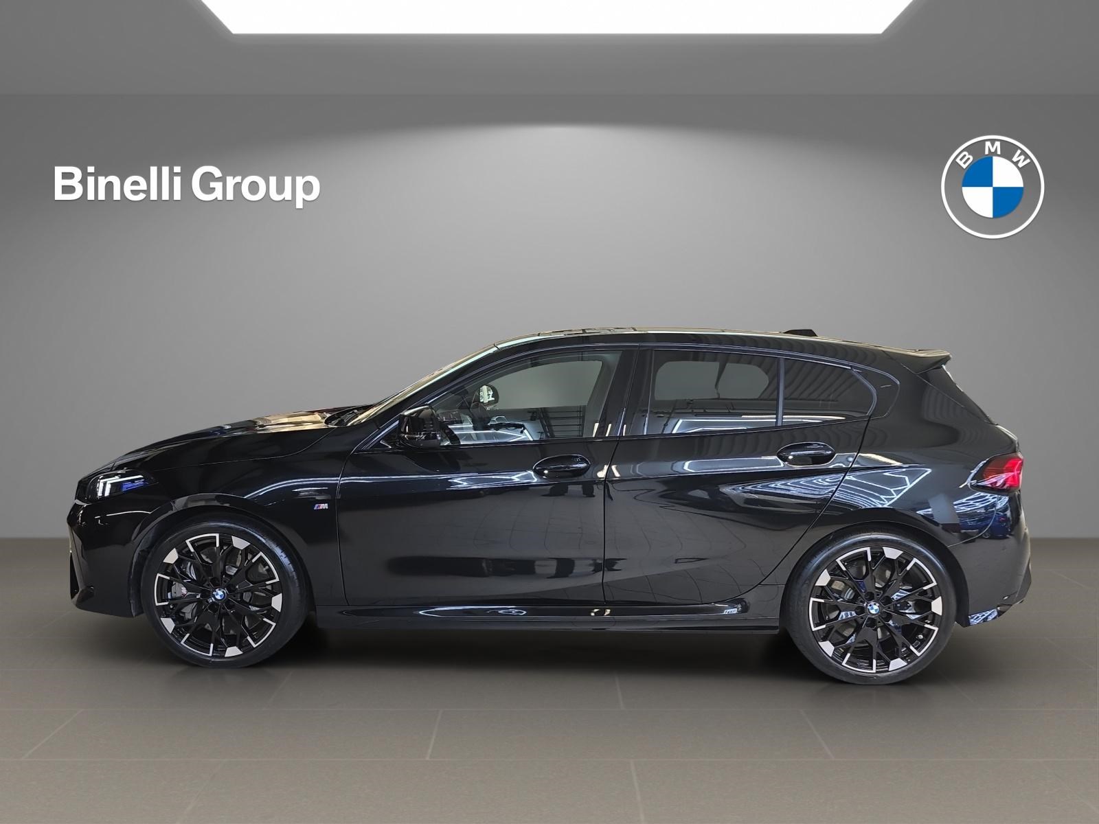 BMW M135i xDrive-showroom-element-1