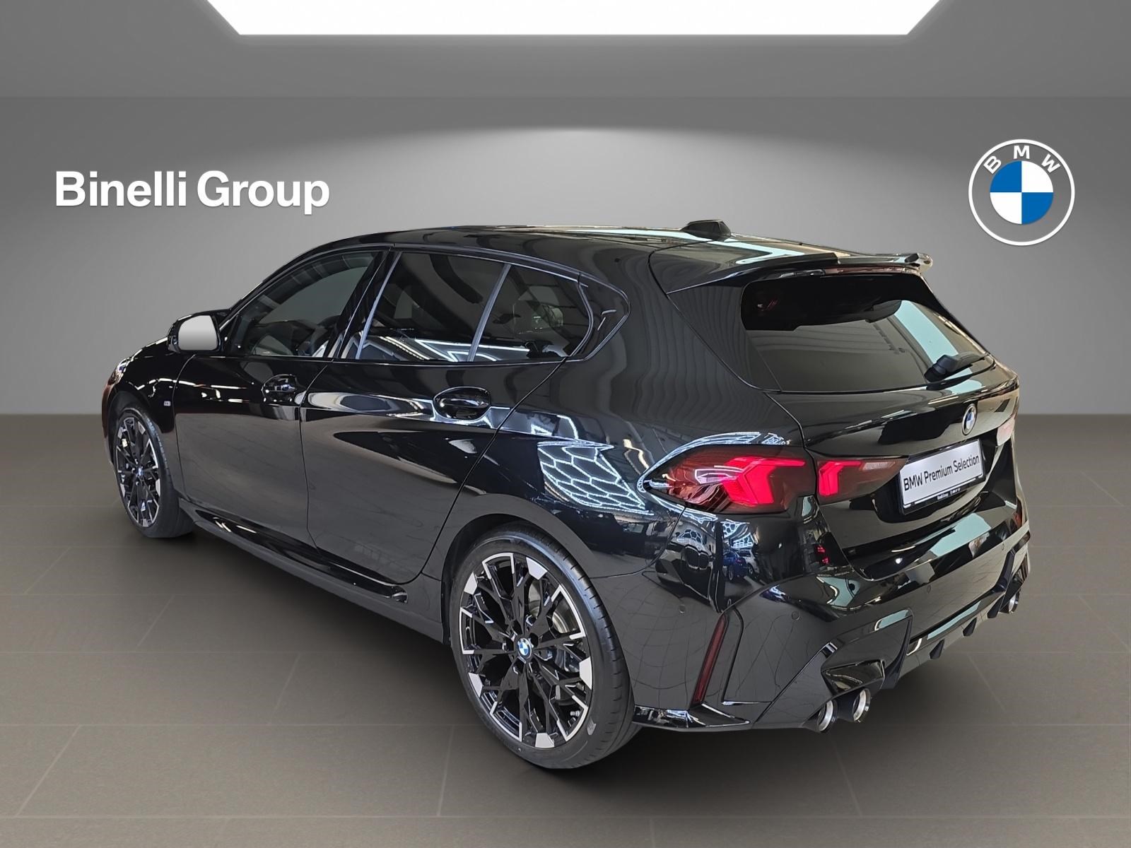 BMW M135i xDrive-showroom-element-2