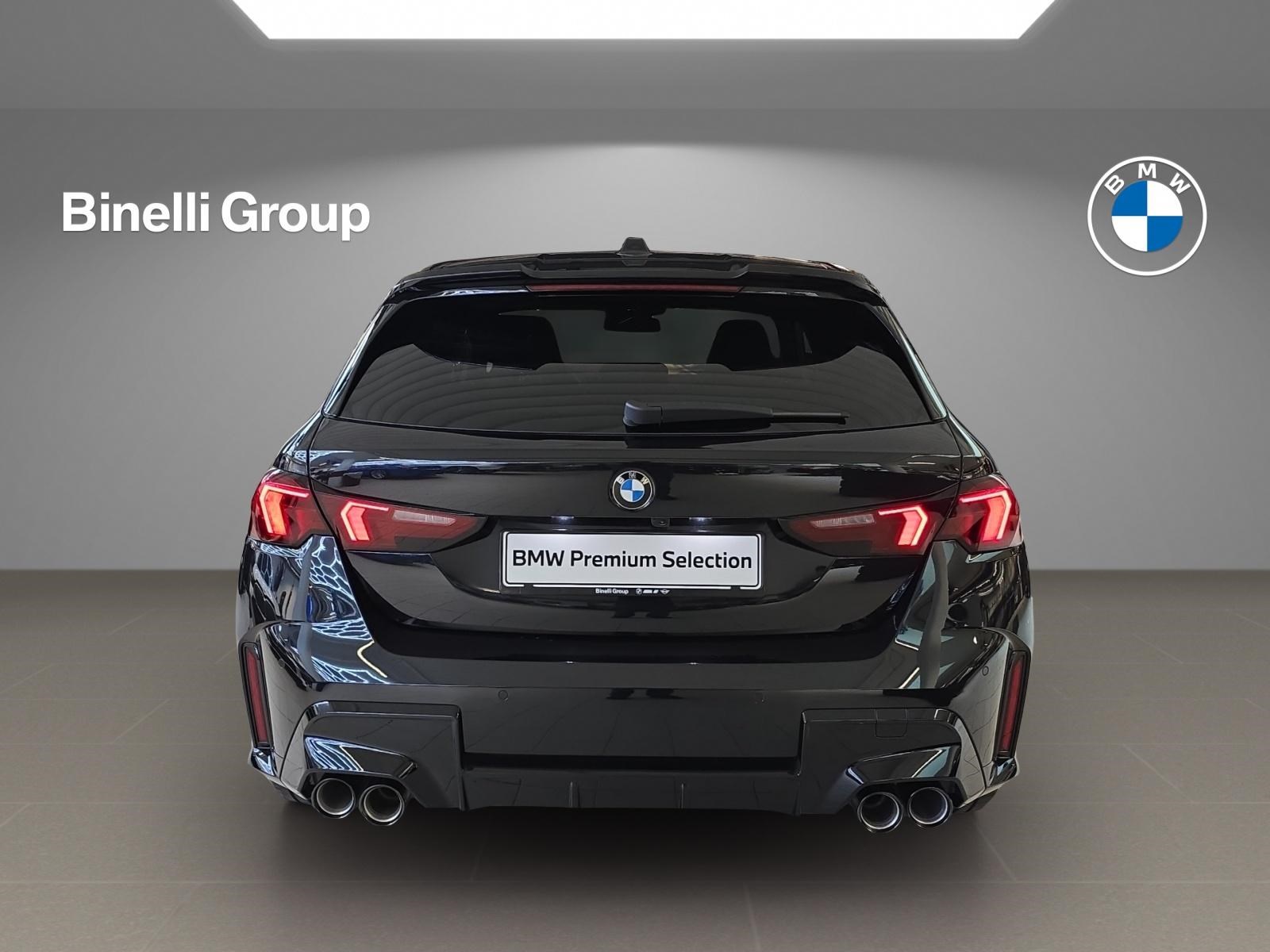 BMW M135i xDrive-showroom-element-3