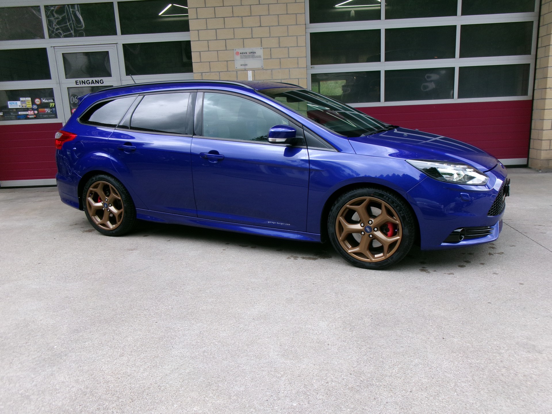 FORD Focus 2.0 SCTi ST-2-showroom-element-1