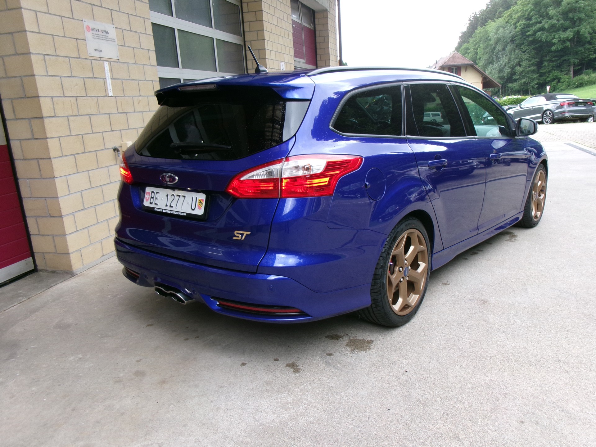 FORD Focus 2.0 SCTi ST-2-showroom-element-2