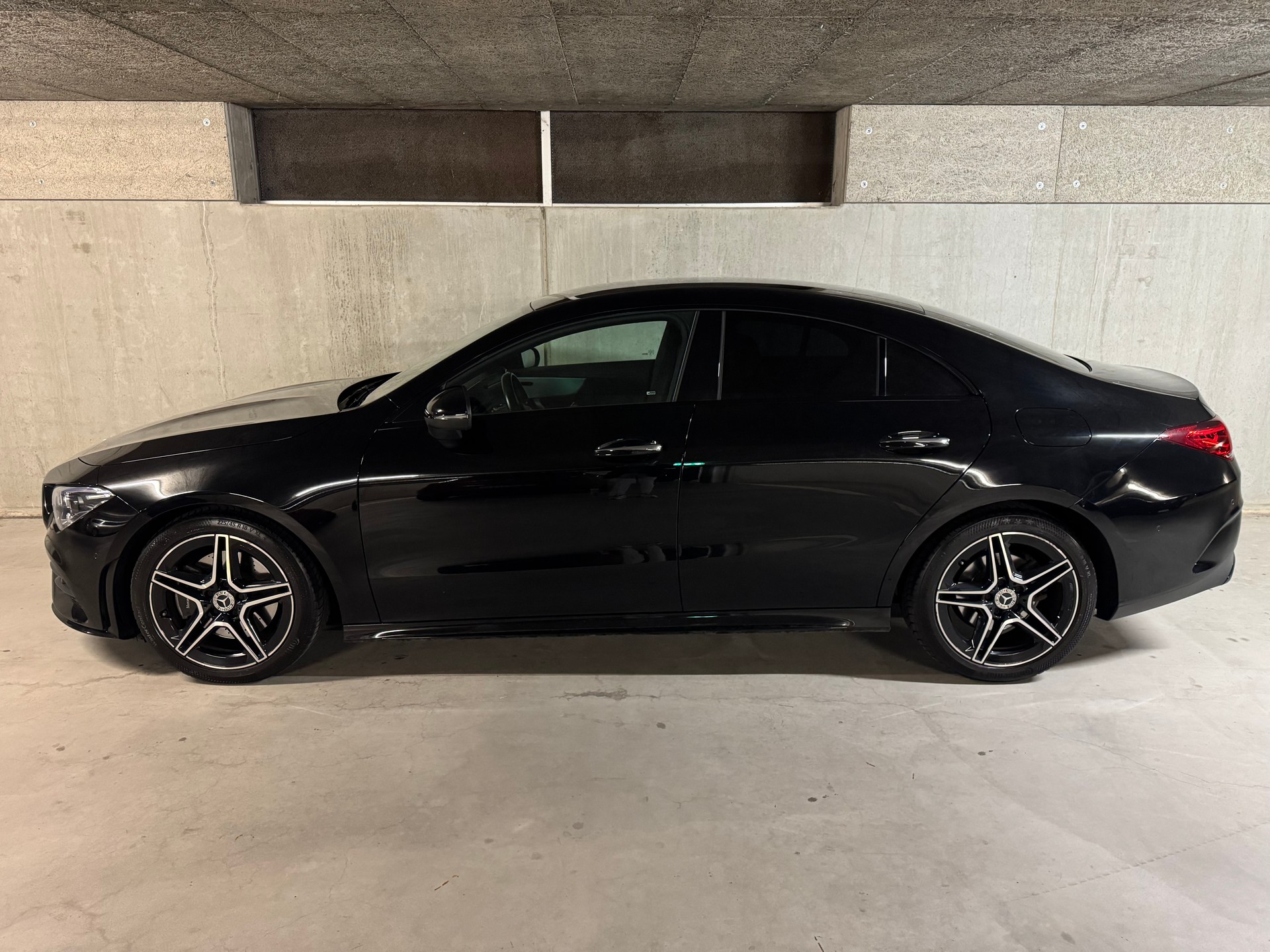 MERCEDES-BENZ CLA 200 d AMG Line 8G-DCT-showroom-element-1