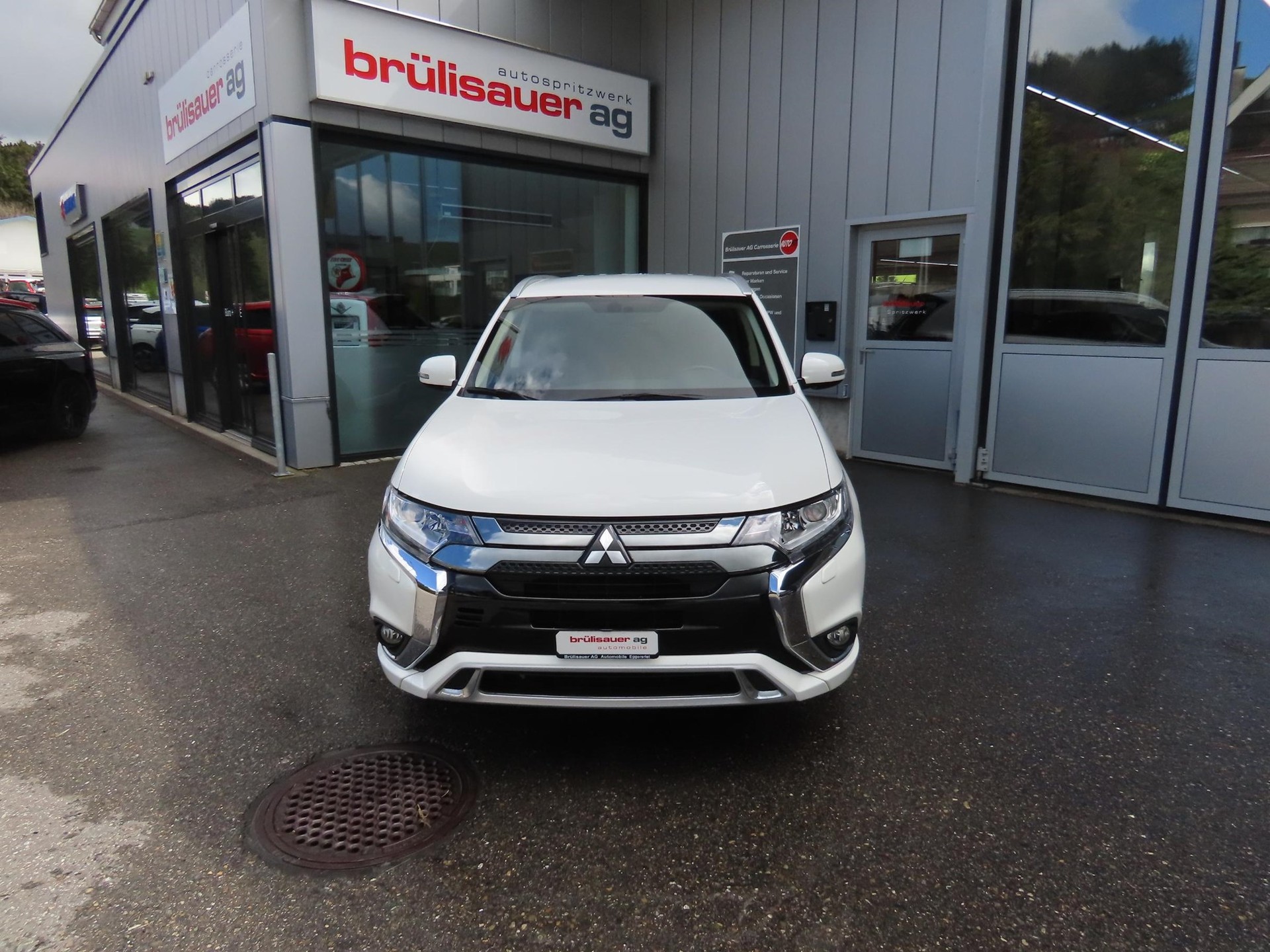 MITSUBISHI Outlander 2.4 PHEV Style-showroom-element-1