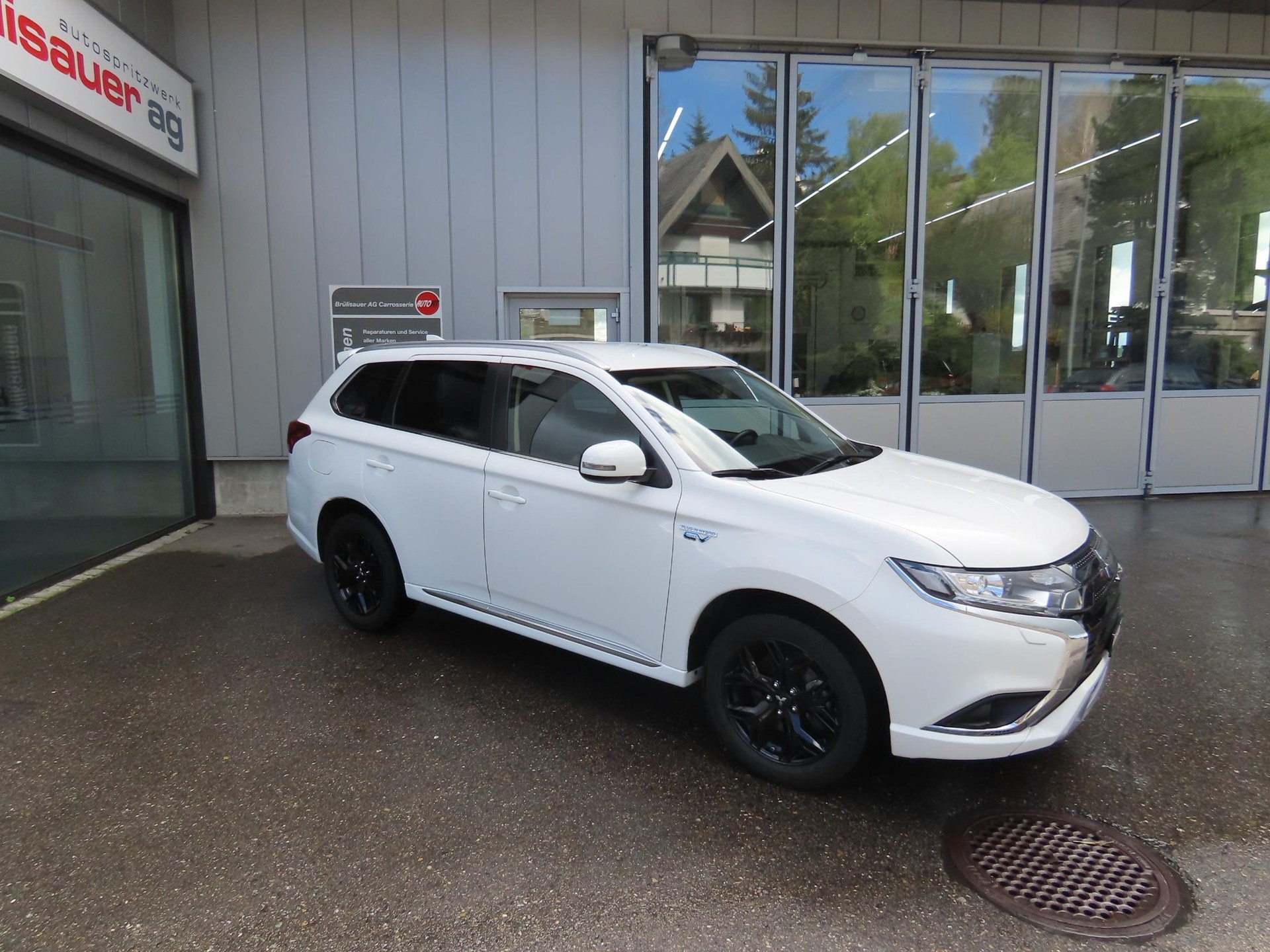 MITSUBISHI Outlander 2.4 PHEV Style-showroom-element-2