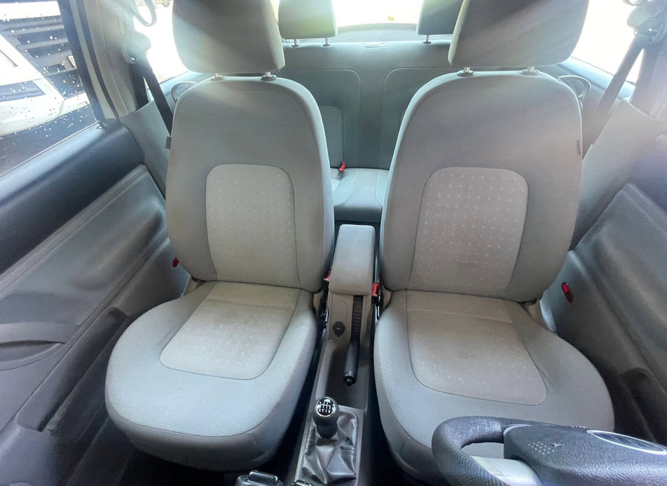 VW Beetle 1.6-image-11