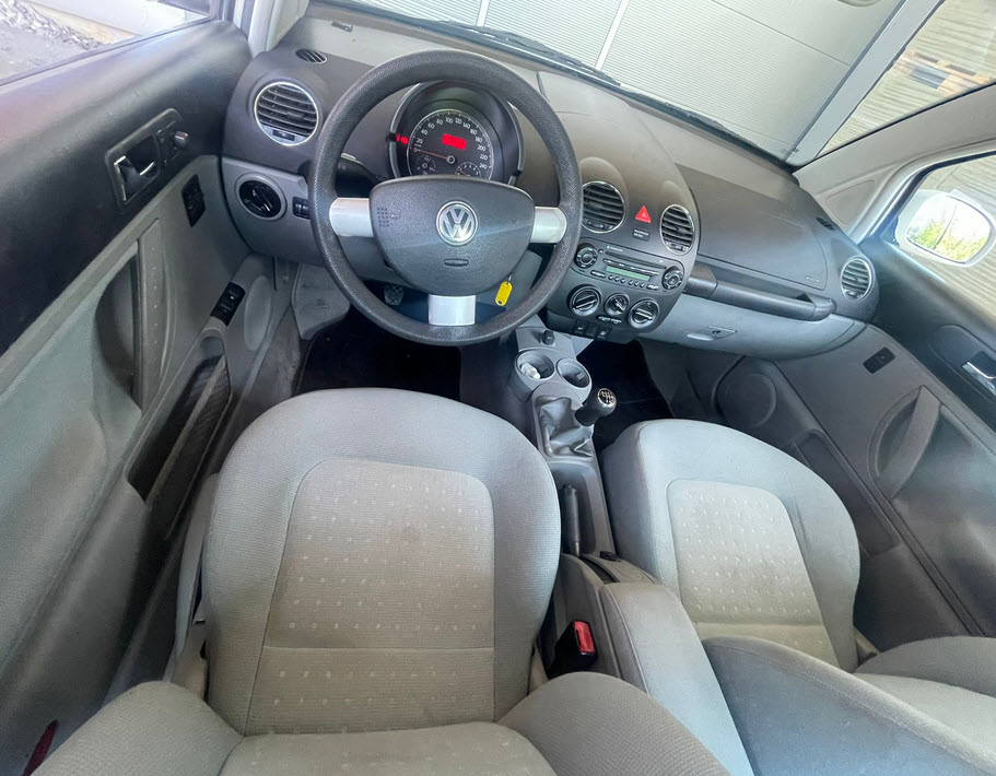 VW Beetle 1.6-image-10