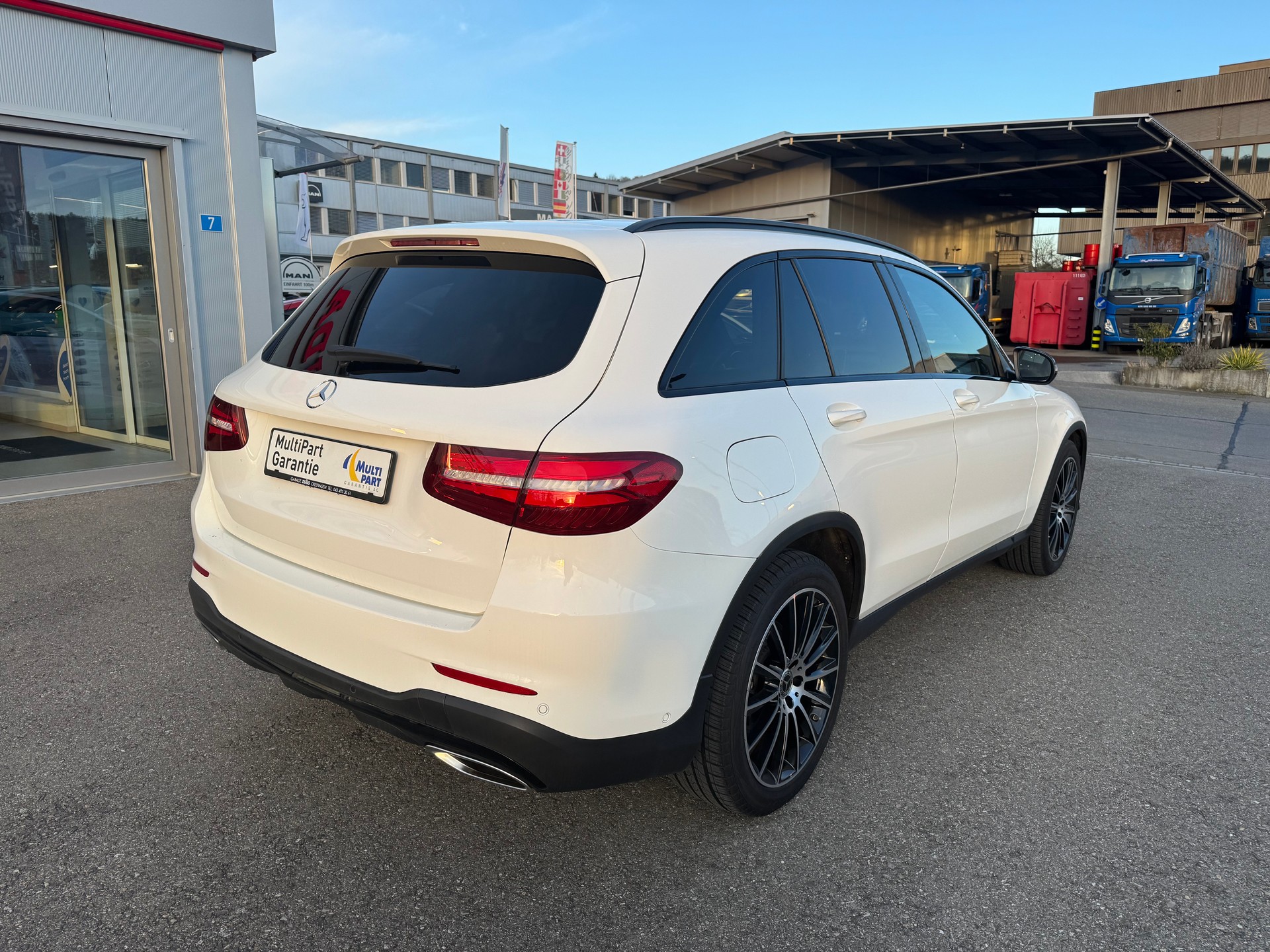 MERCEDES-BENZ GLC 300 4Matic AMG Line 9G-Tronic, Zölligs POWER OF DREAMS, bei Zöllig Finanzierung OHNE Zins möglich-showroom-element-2