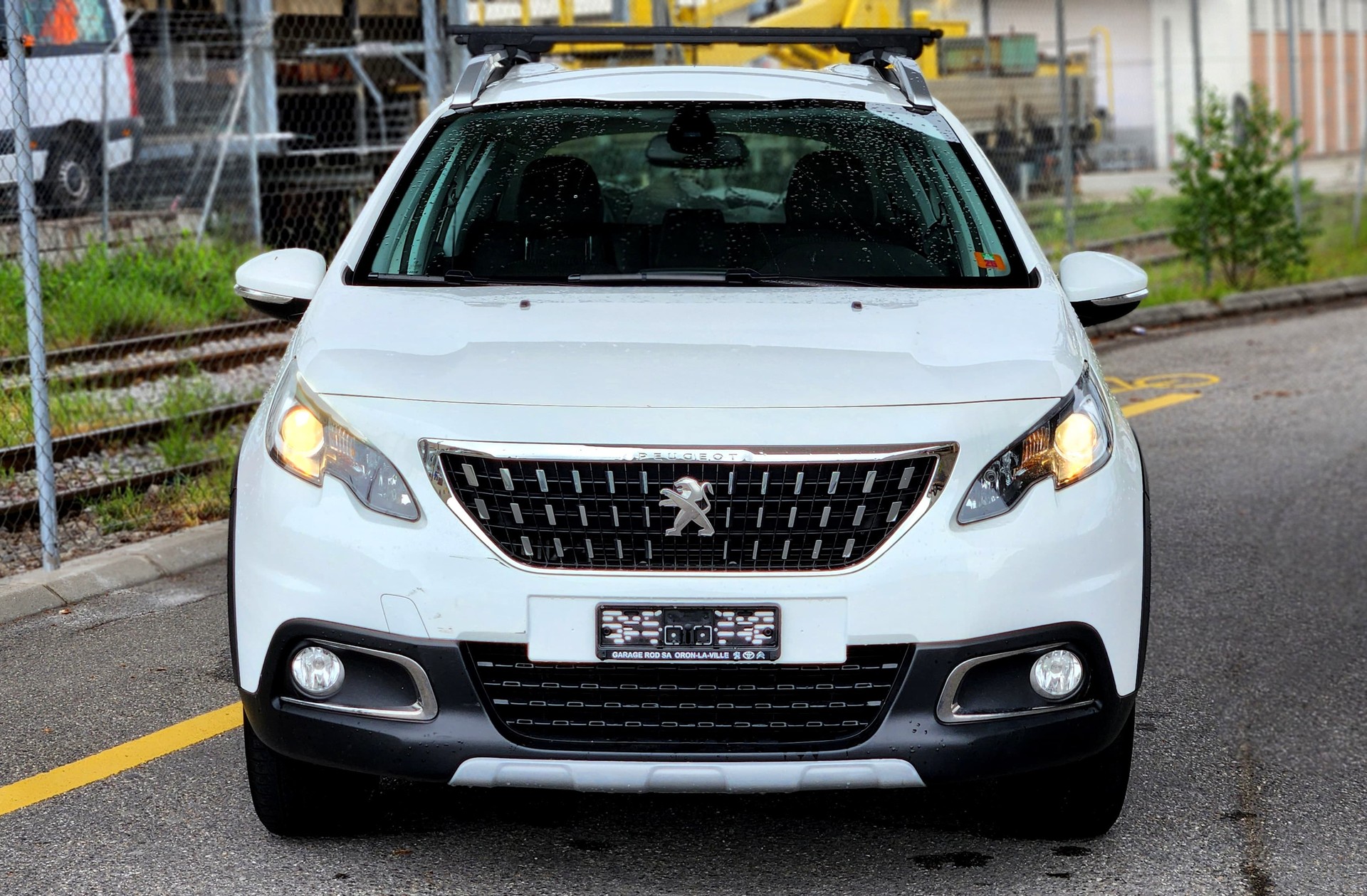 PEUGEOT 2008 1.2 PureTech Allure-showroom-element-1