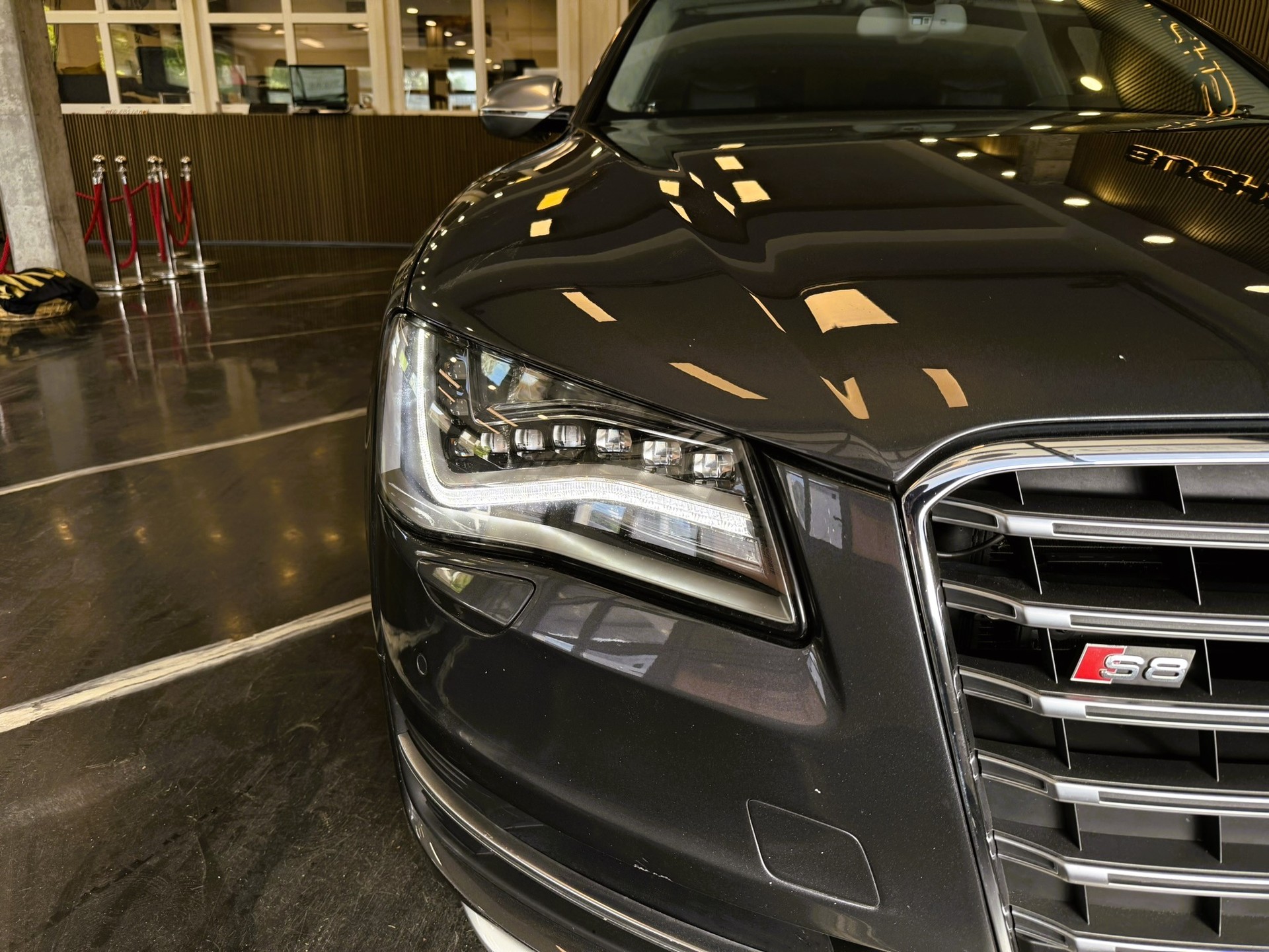 AUDI S8 4.0 TFSI V8 quattro tiptronic-showroom-element-3