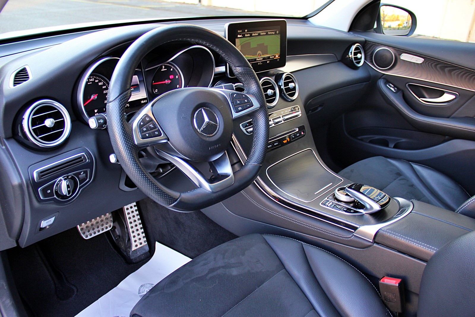 MERCEDES-BENZ GLC 250 d AMG Line 4Matic 9G-Tronic-image-8