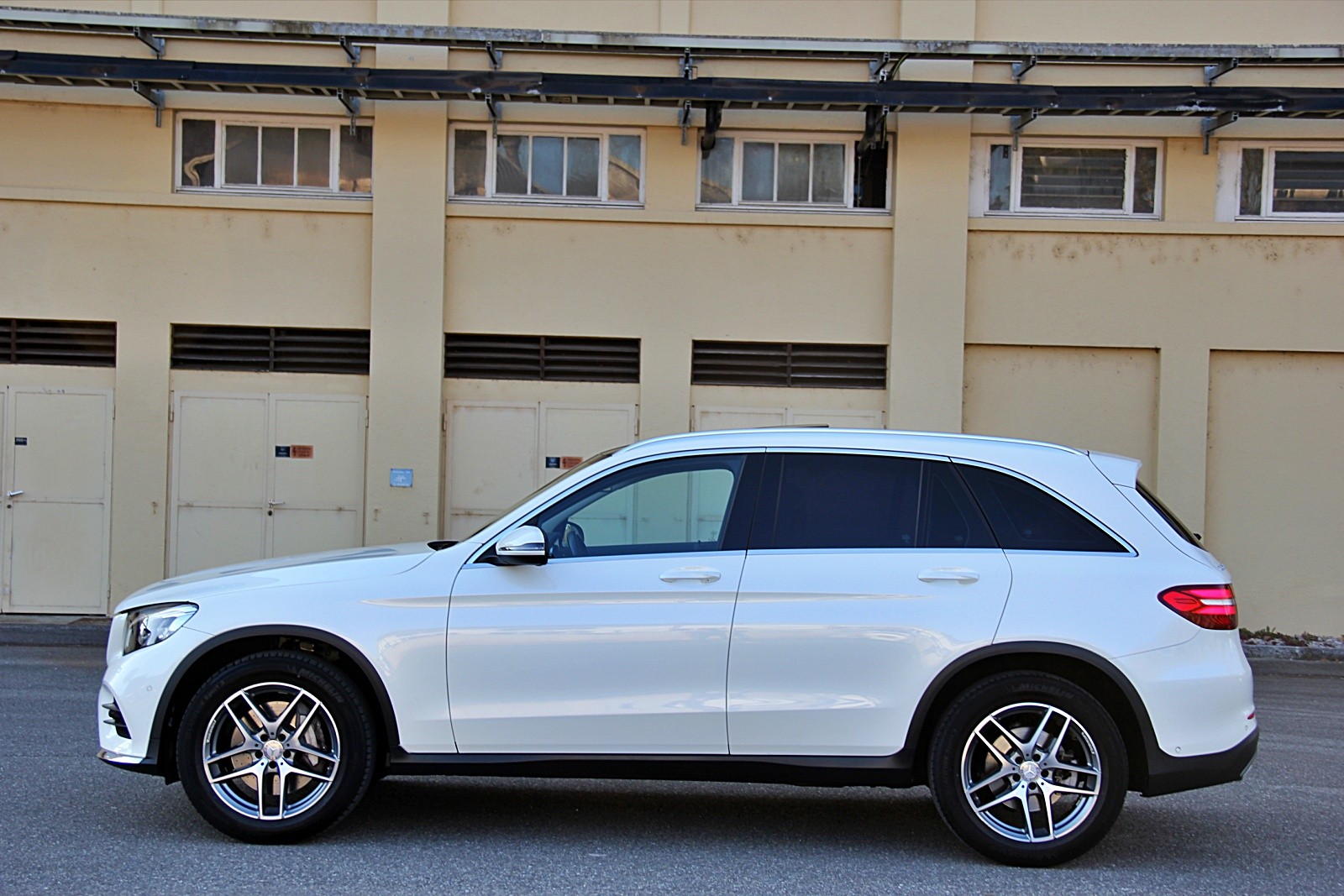 MERCEDES-BENZ GLC 250 d AMG Line 4Matic 9G-Tronic-showroom-element-1