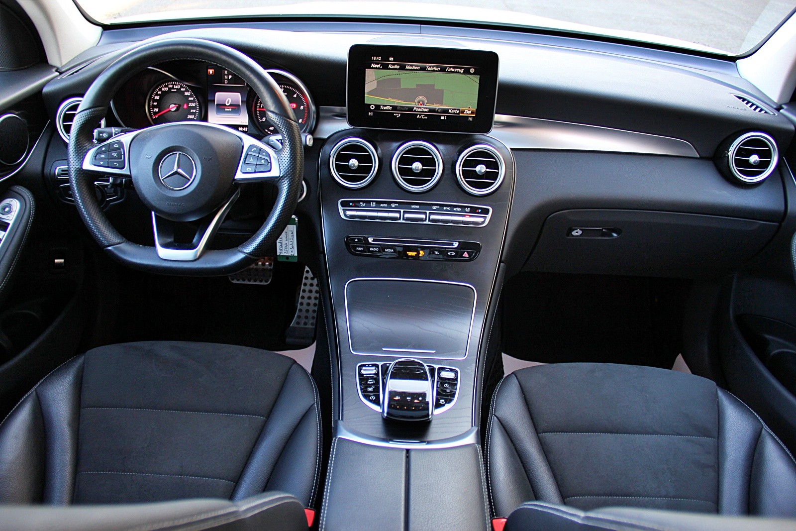 MERCEDES-BENZ GLC 250 d AMG Line 4Matic 9G-Tronic-image-9