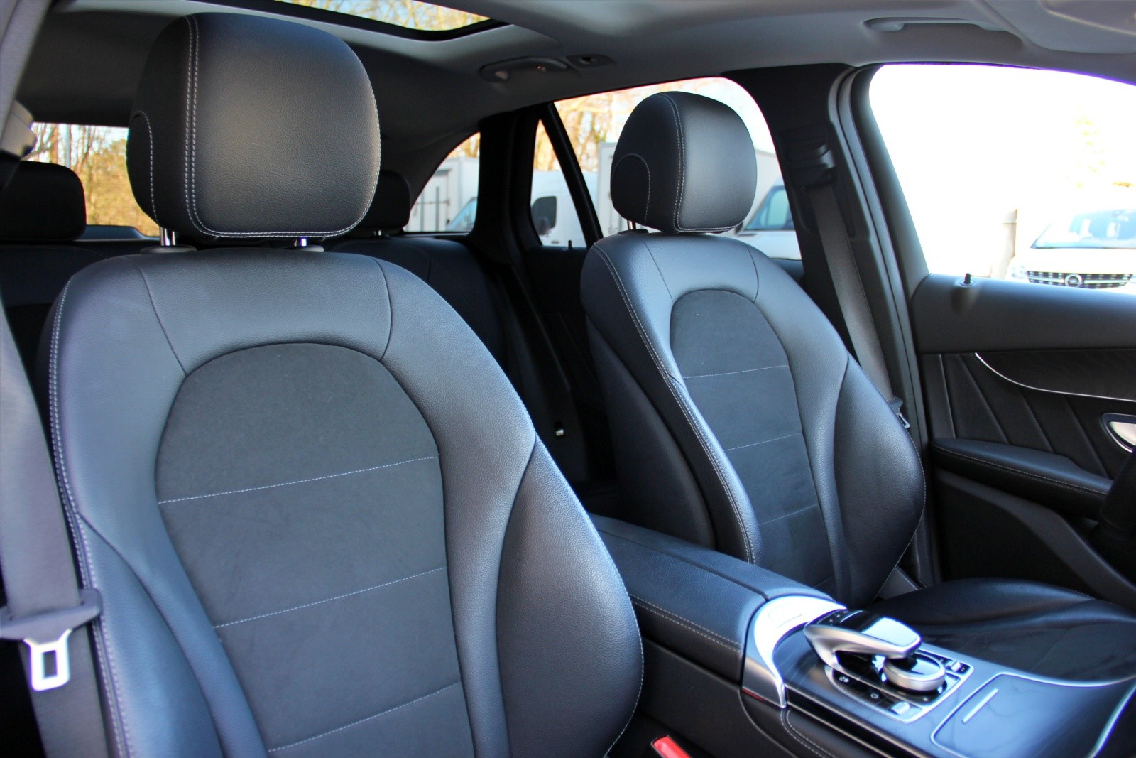 MERCEDES-BENZ GLC 250 d AMG Line 4Matic 9G-Tronic-image-12
