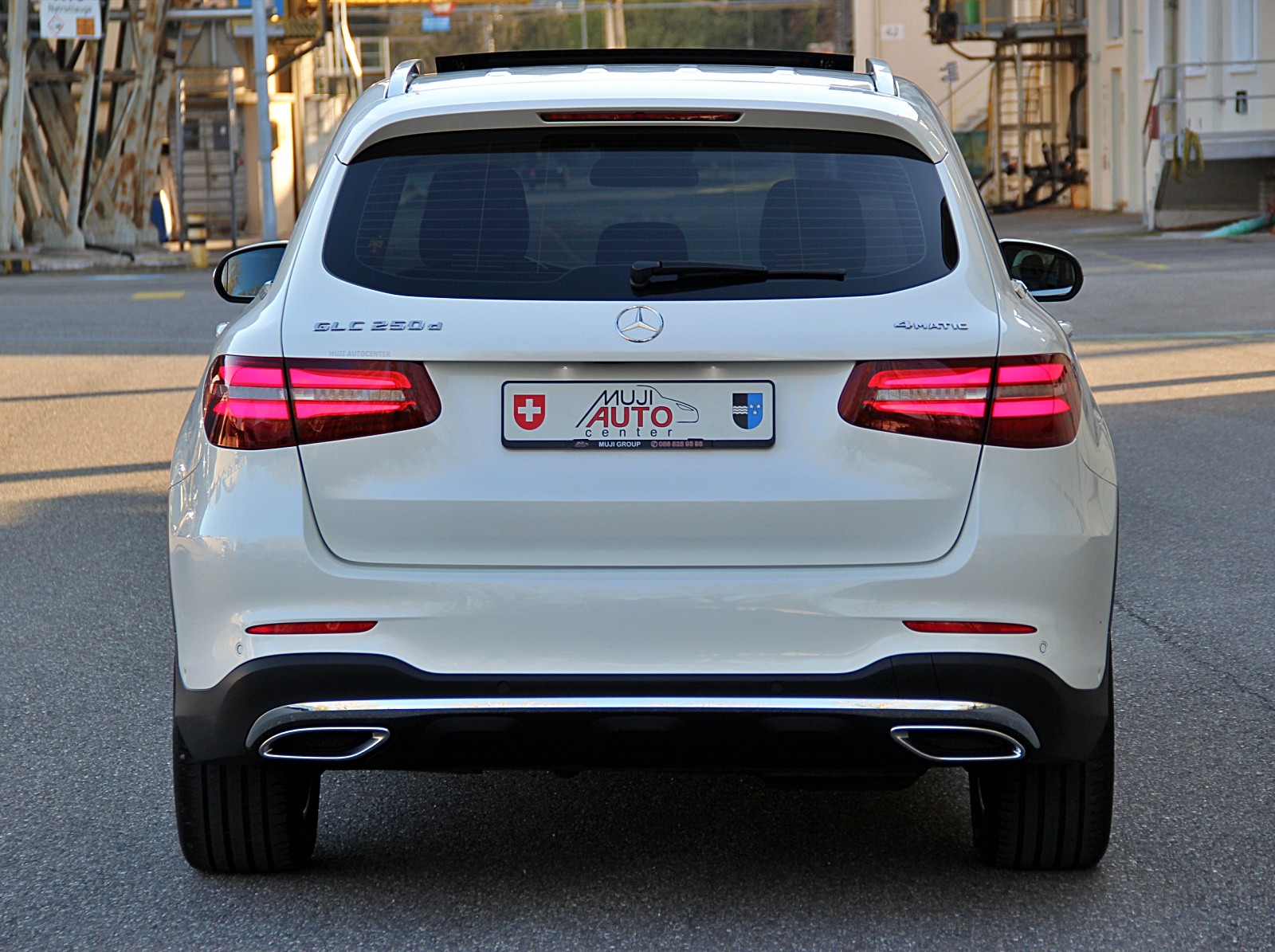 MERCEDES-BENZ GLC 250 d AMG Line 4Matic 9G-Tronic-showroom-element-3
