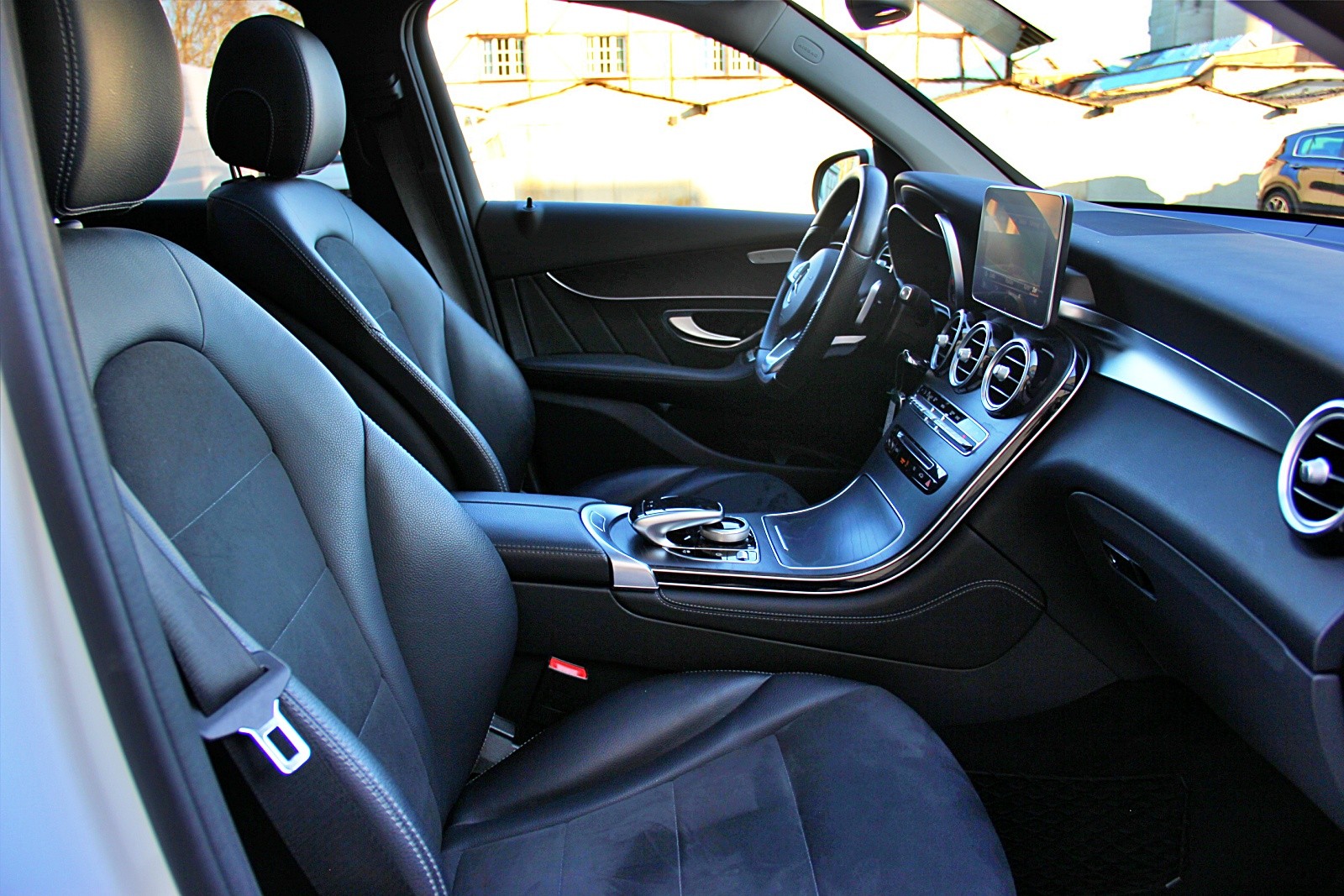 MERCEDES-BENZ GLC 250 d AMG Line 4Matic 9G-Tronic-image-11